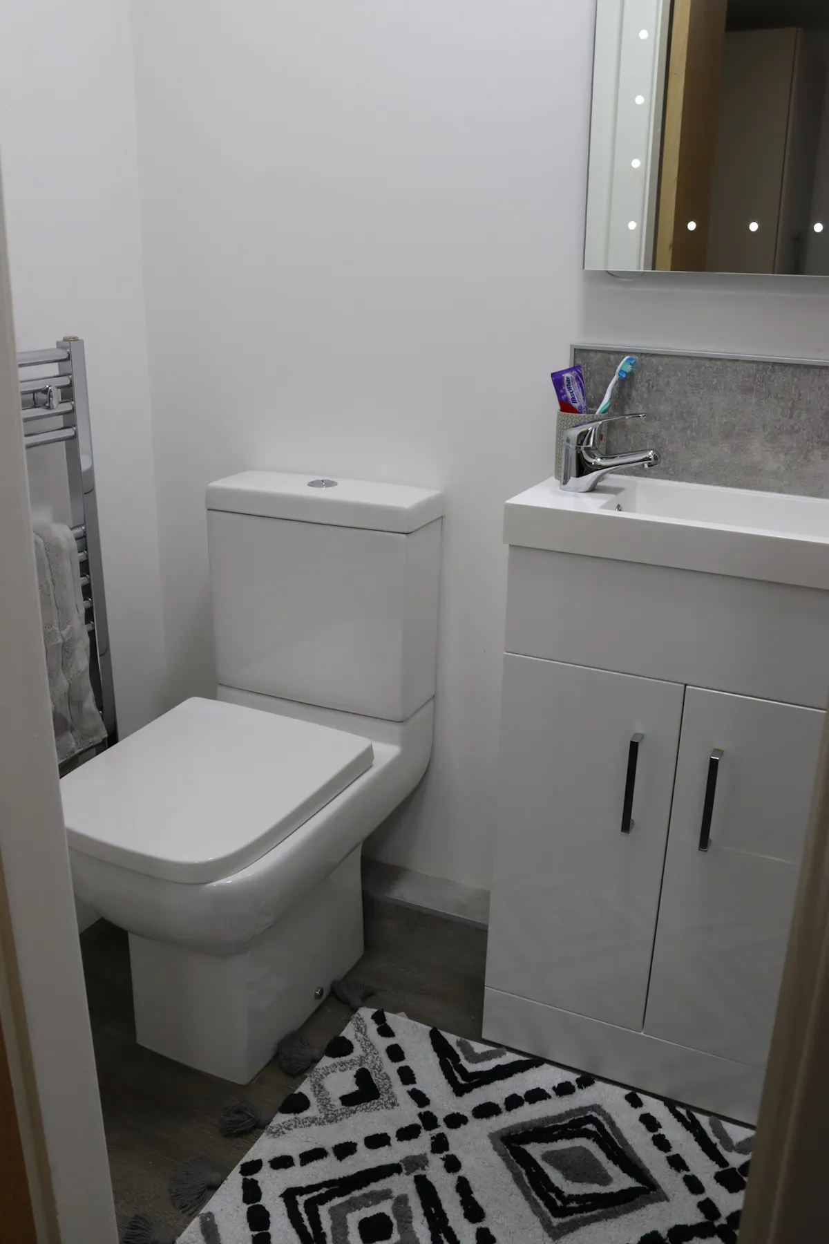 BATHROOM BATHROOM