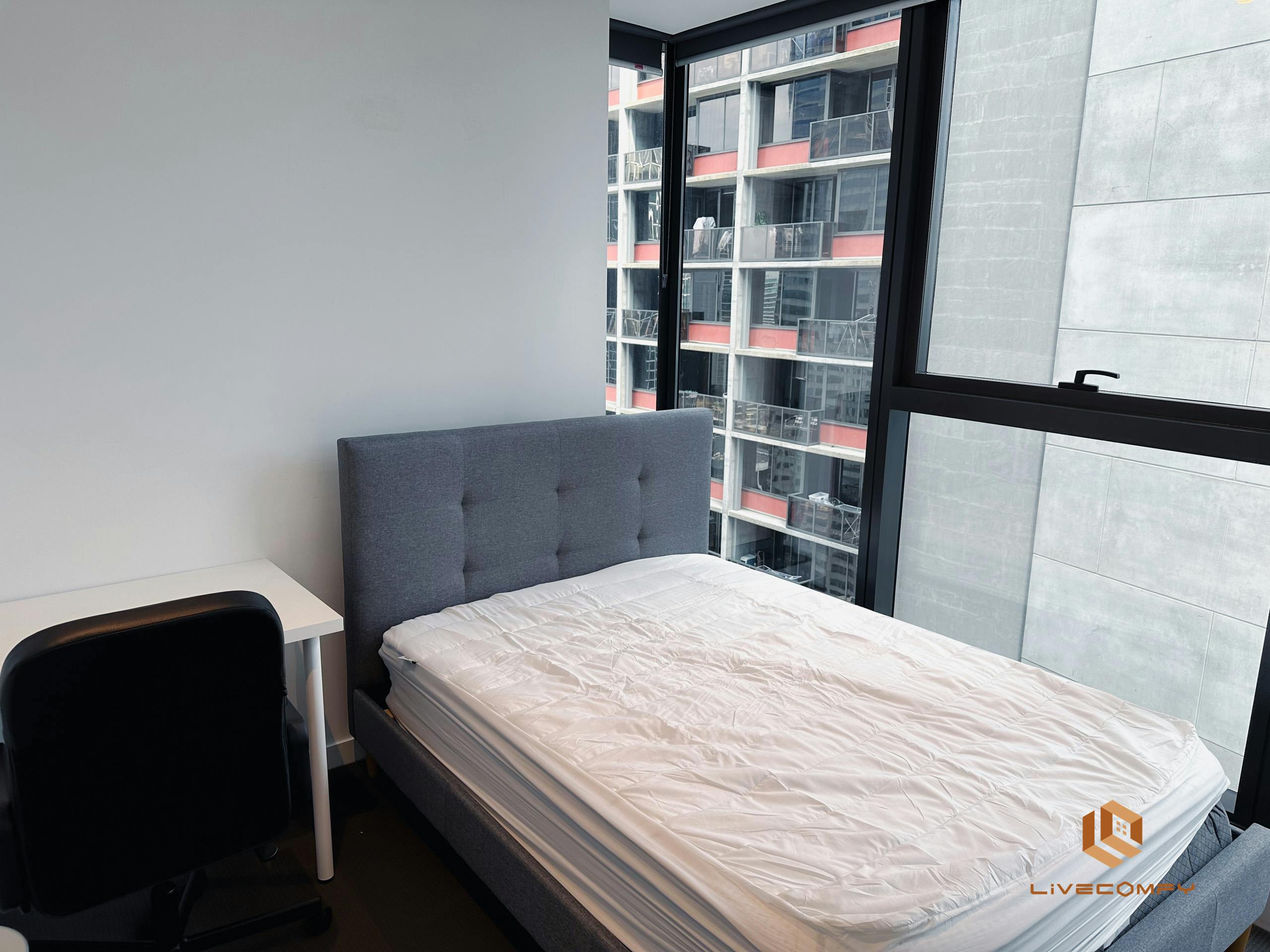 rose-ln-melbourne-Second Room