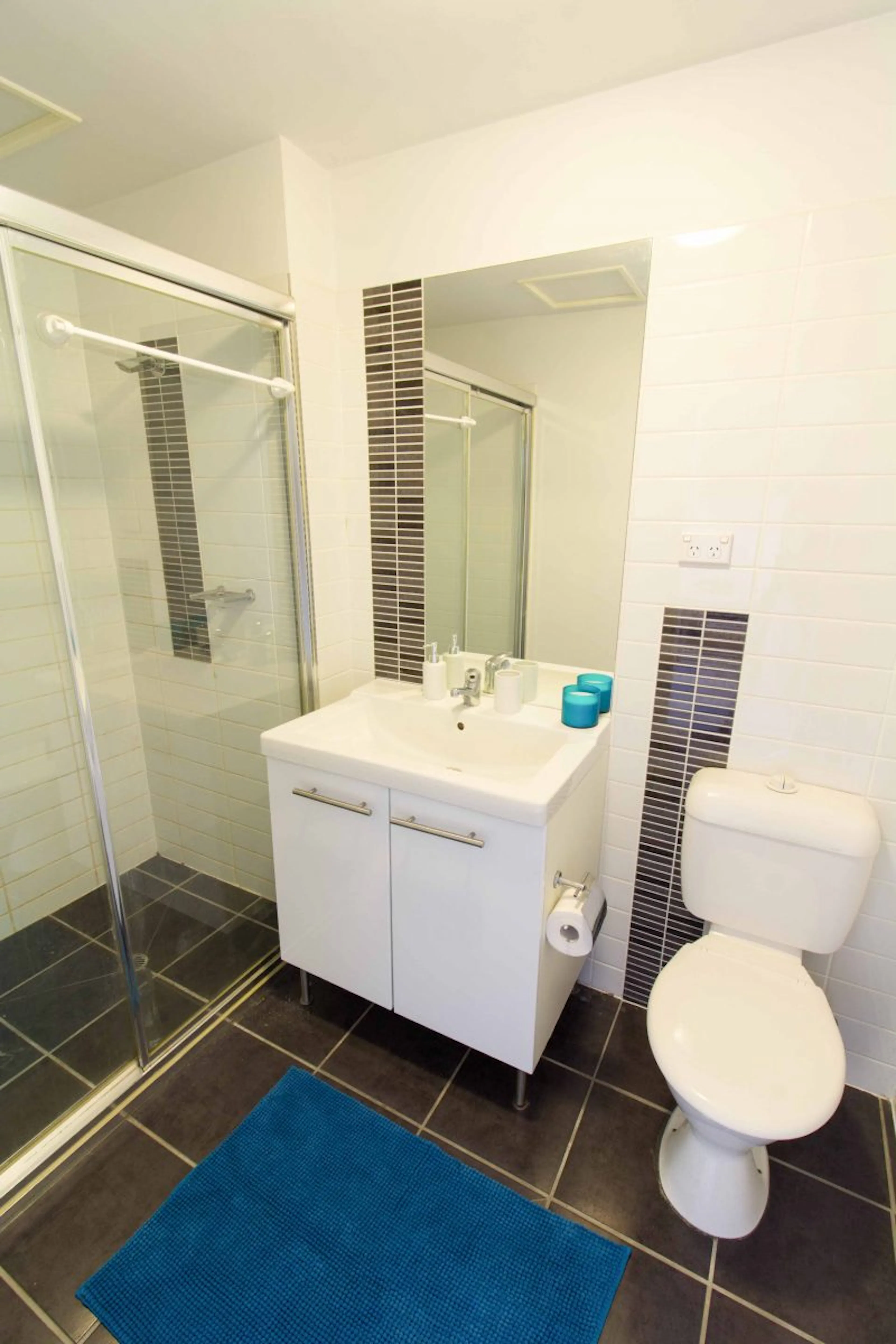 Medium Studio BATHROOM 4