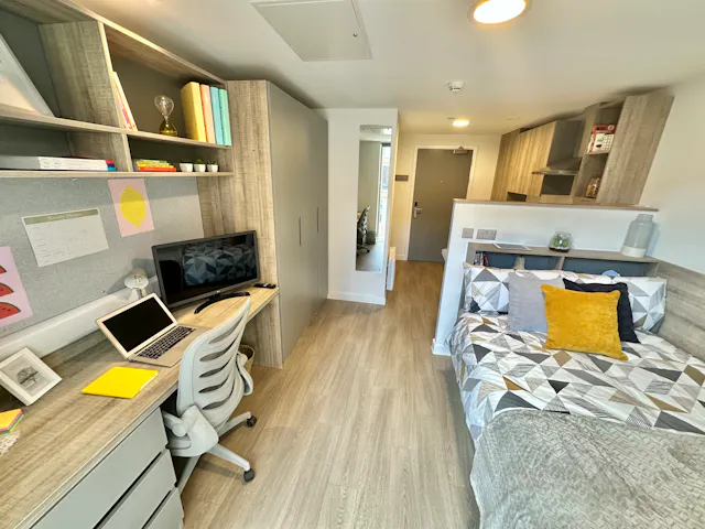 Large En-Suite room image 1
