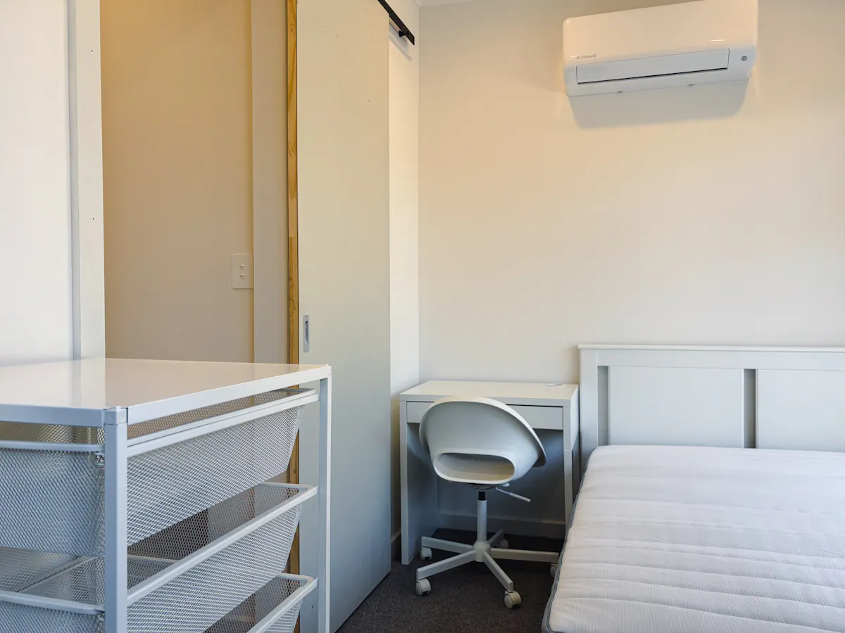Room with private bathroom ROOM