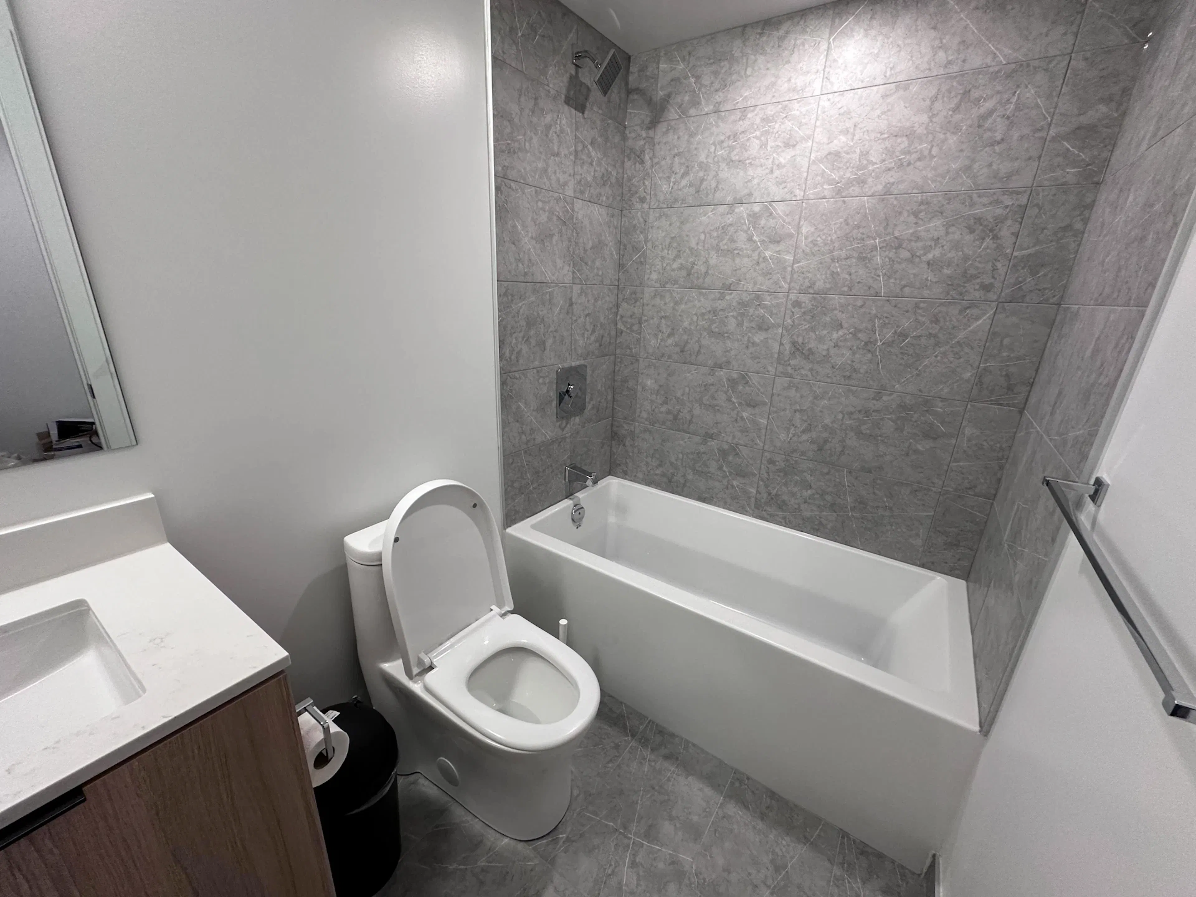 Den Room BATHROOM 3