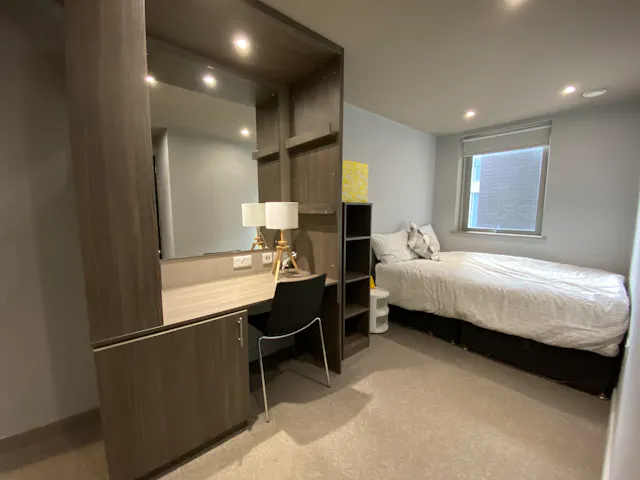 3 Bed Classic Ensuite room image 1