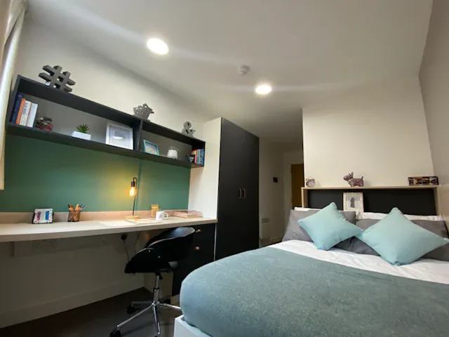 Ensuite Diamond room image 1