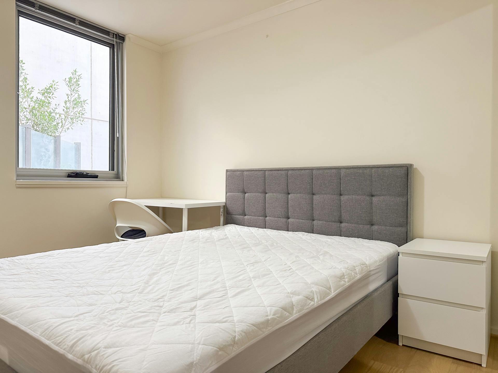 market-square-condos-melbourne-Second Room