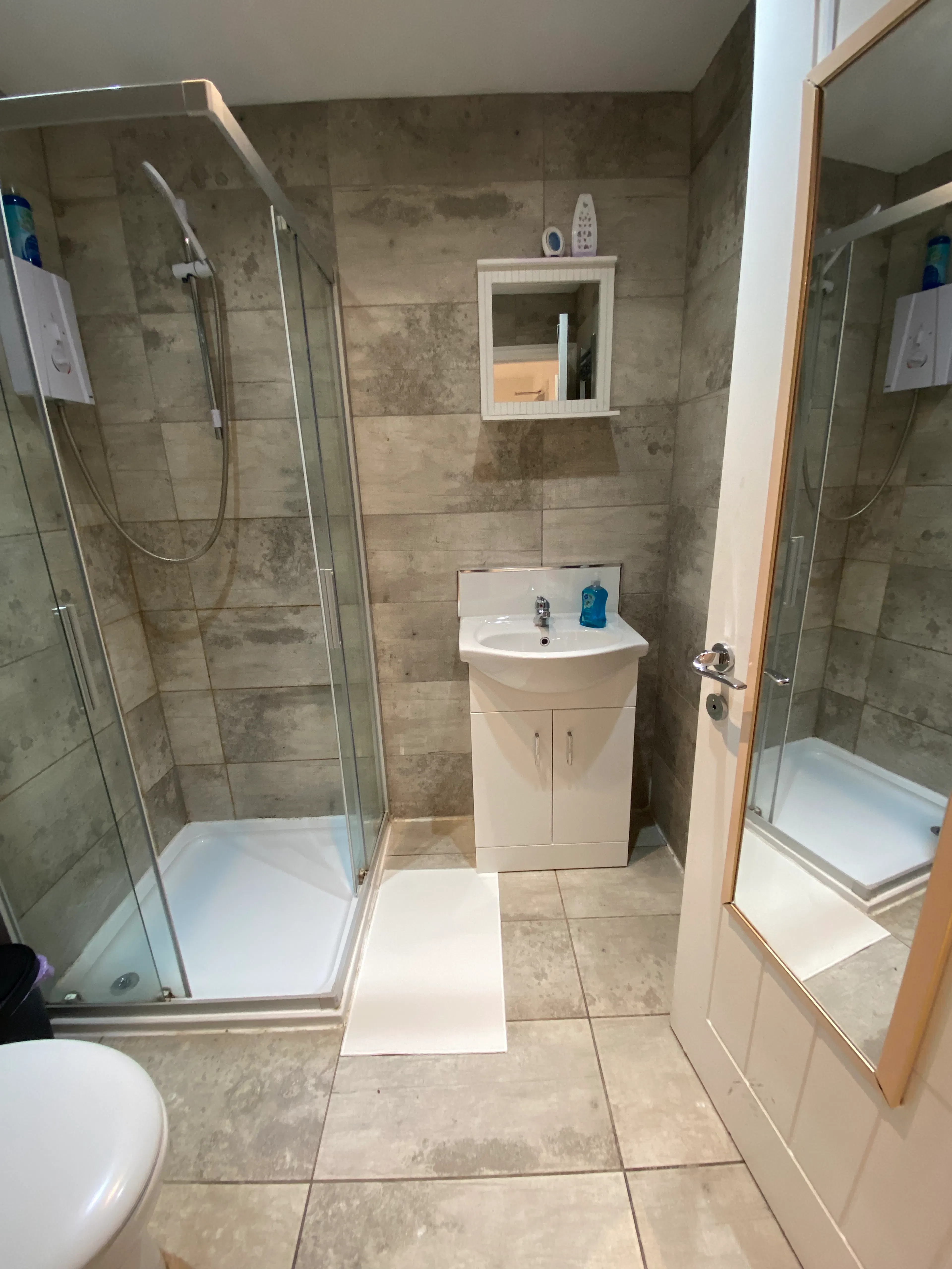 Double Ensuite BATHROOM 4