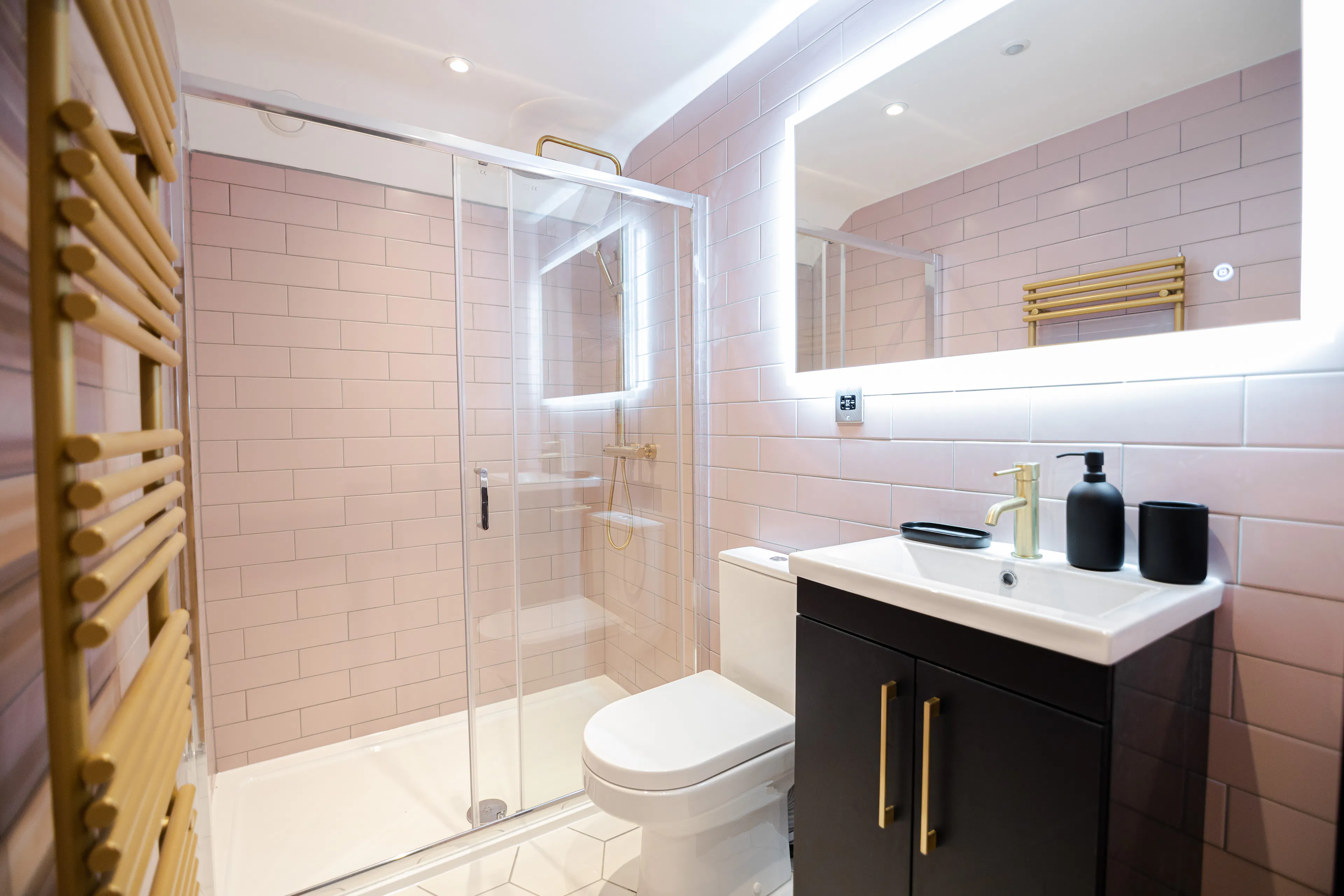 5 Bedroom Apartment BATHROOM 2