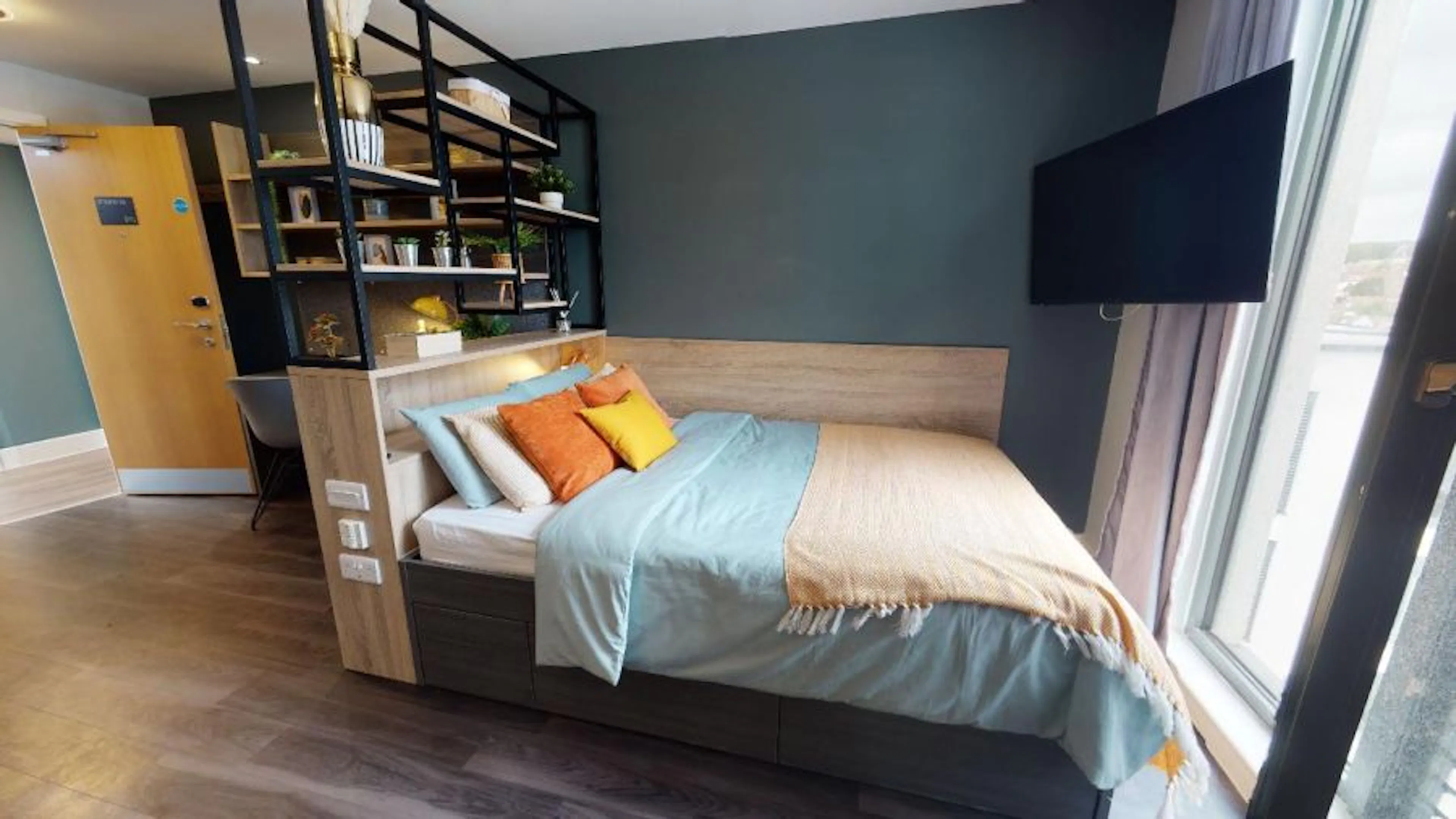 Bronze Studio Plus ROOM 4