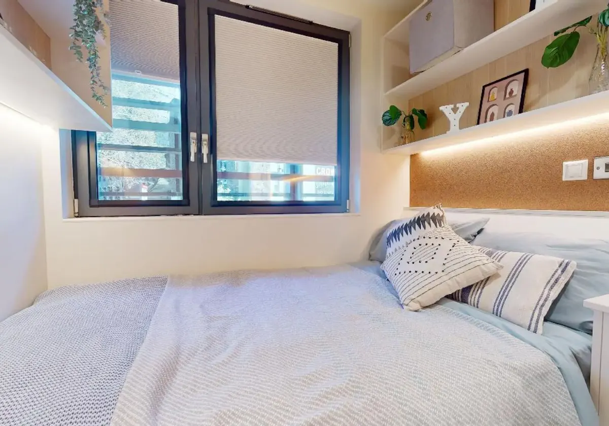 Bronze Three Bed Apartment Plus ROOM
