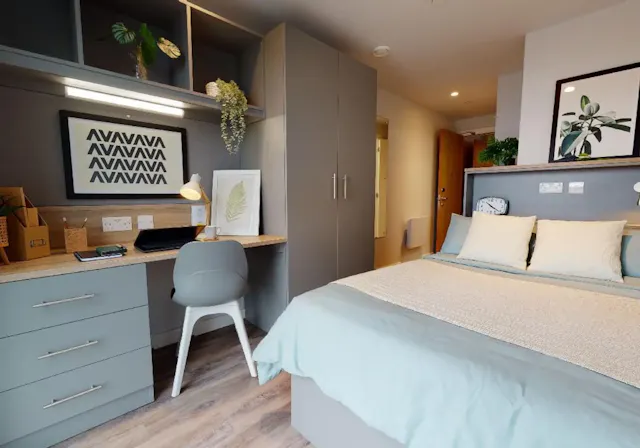 Gold En Suite Plus room image 1