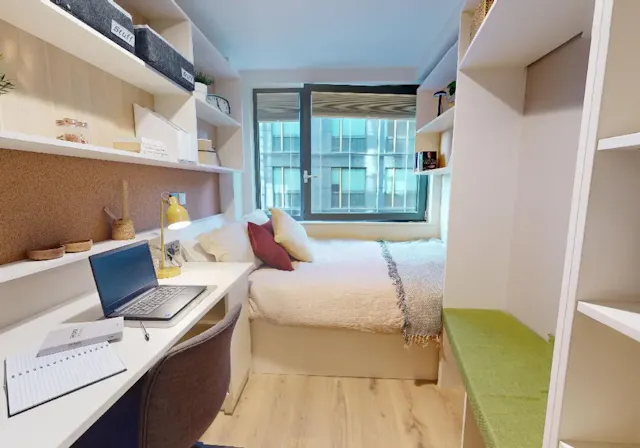 Platinum Two Bed Apartment Plus room image 1