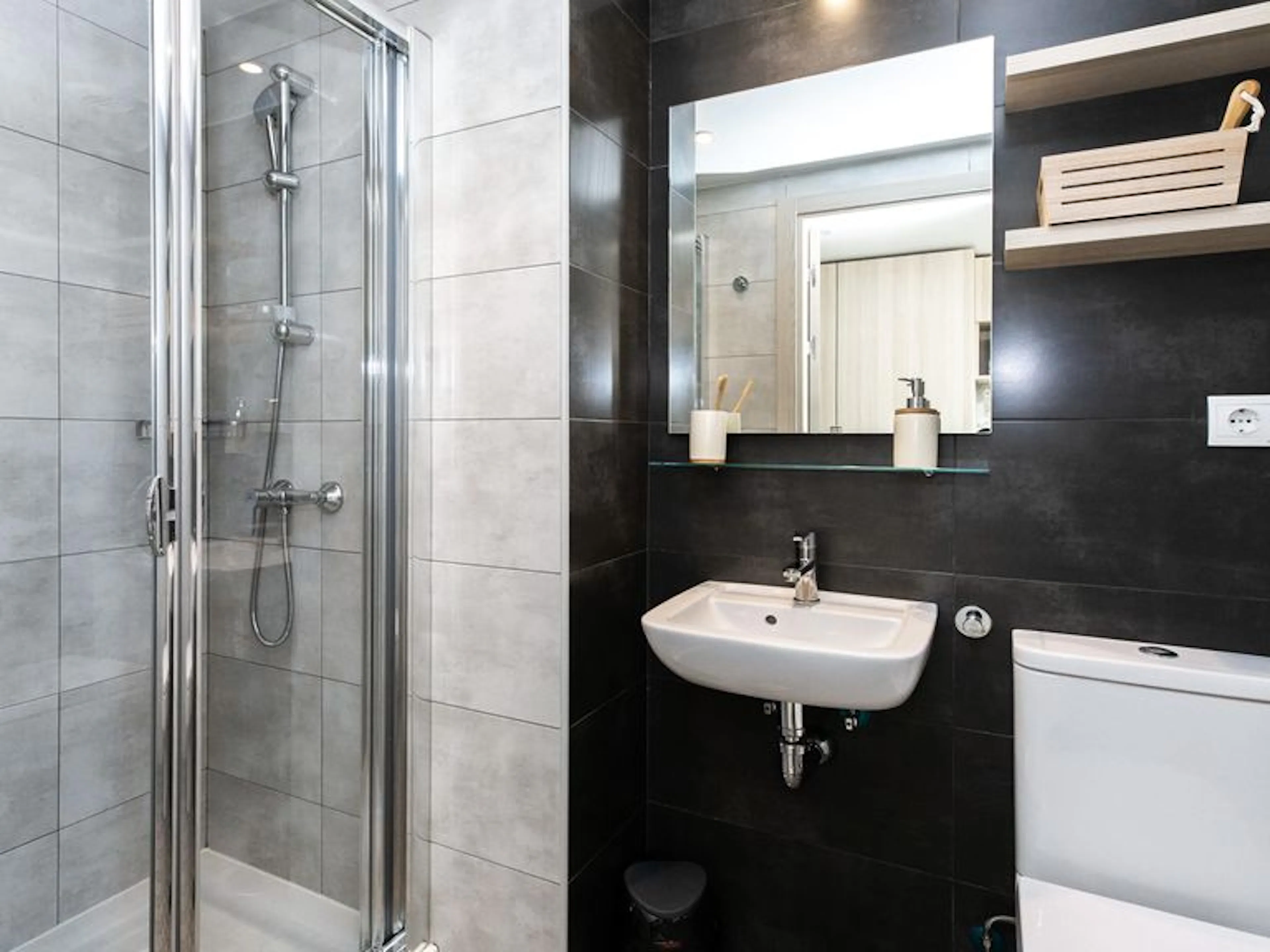 Individual Basic BATHROOM 2