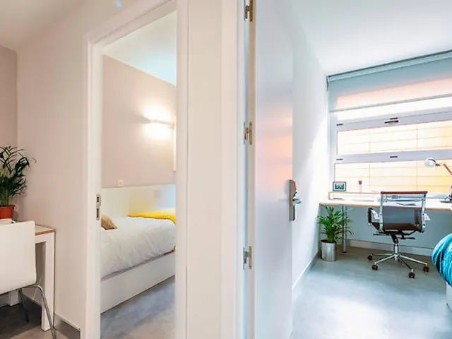 Individual with Shared Bathroom room image 1