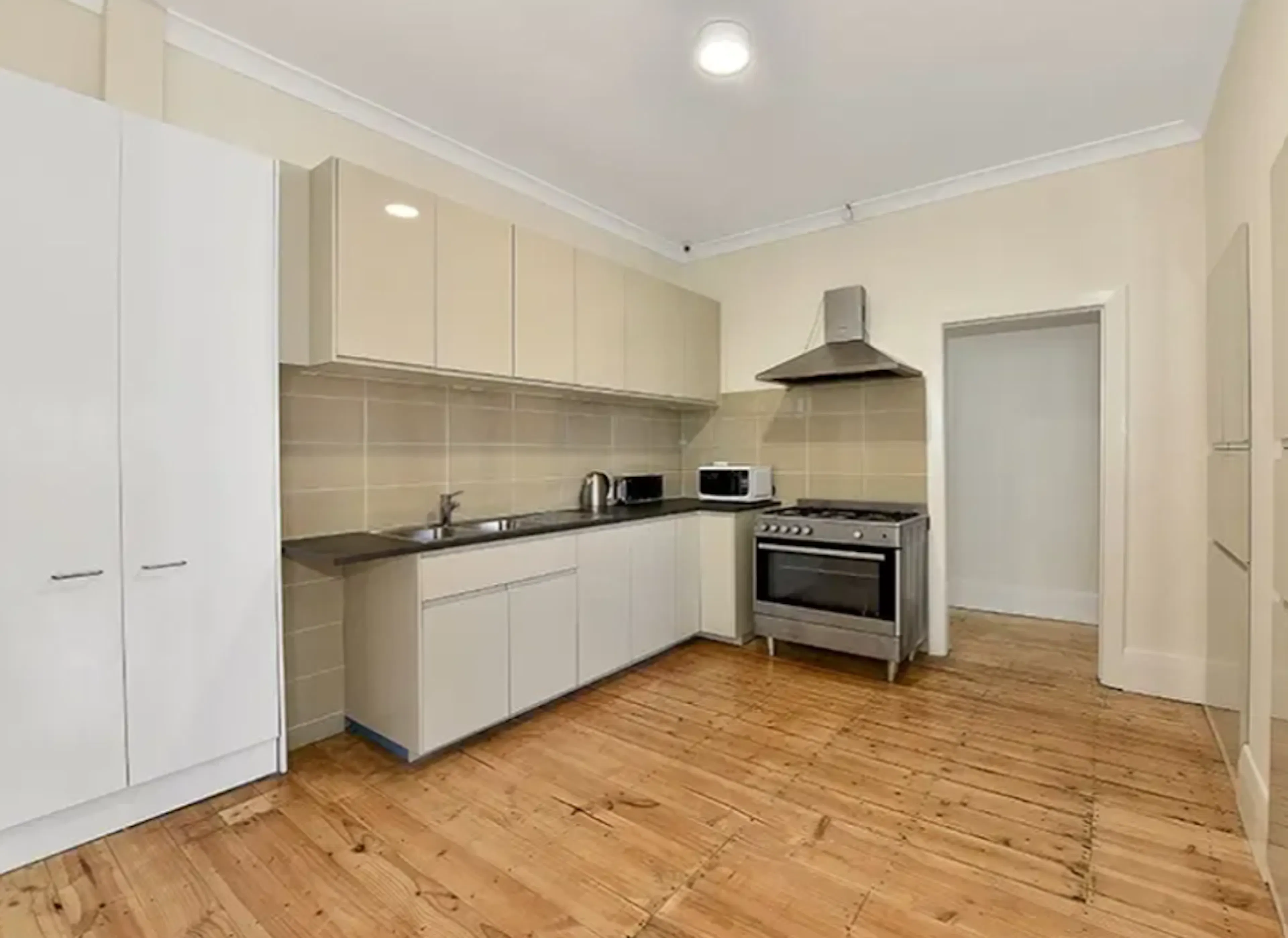 Room 9 KITCHEN 1