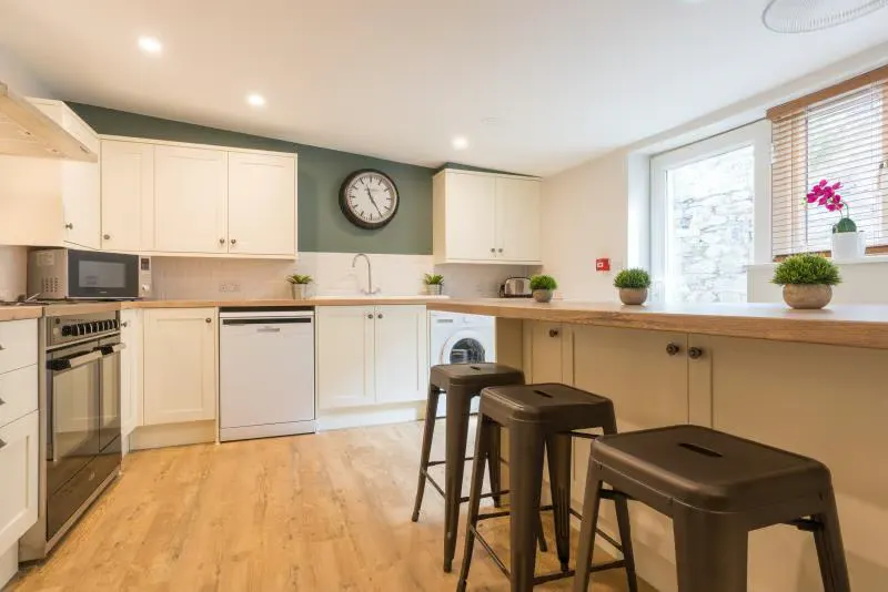 8 Bedroom Apartment KITCHEN 1