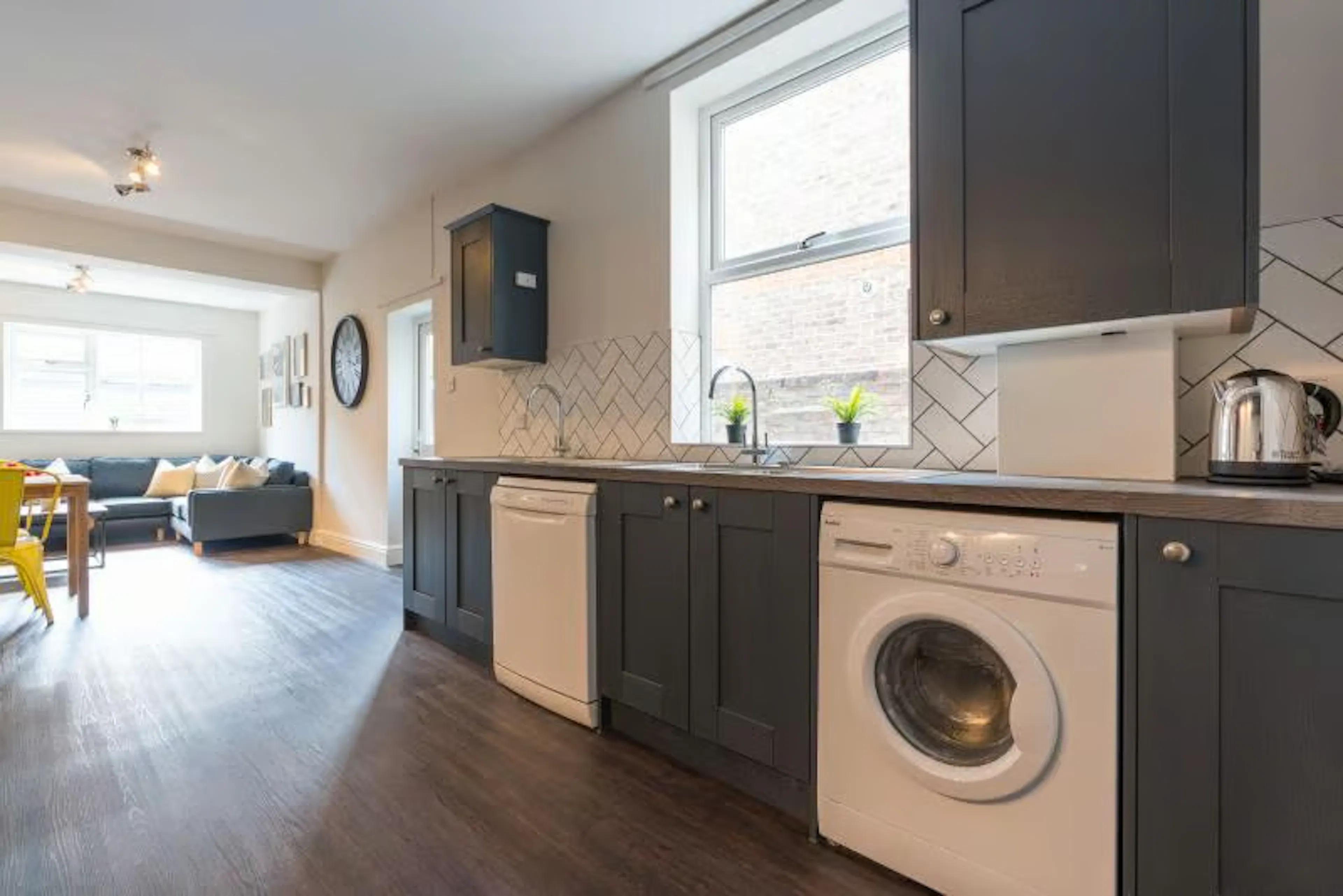8 bedroom apartment KITCHEN 4
