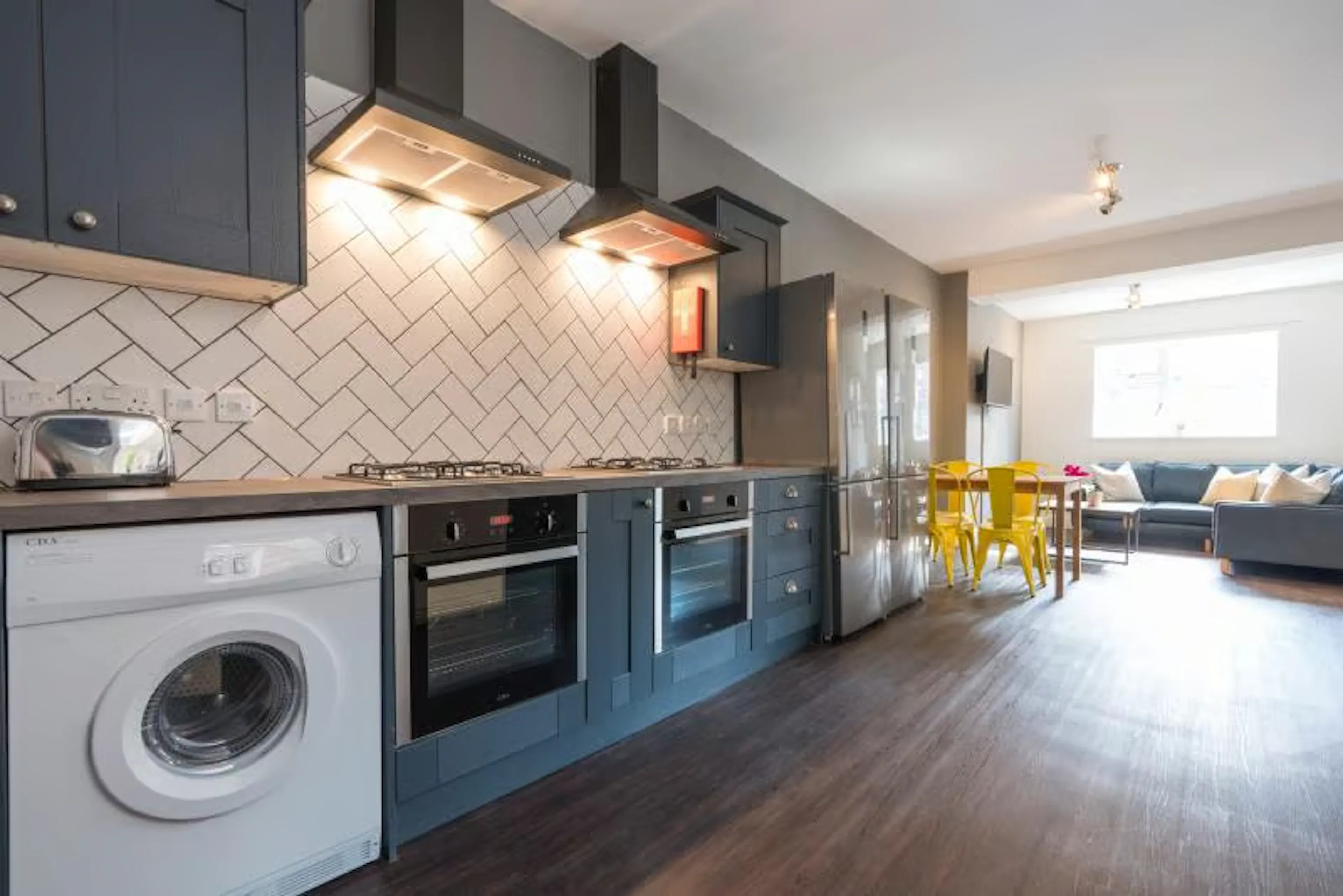 8 bedroom apartment KITCHEN 2