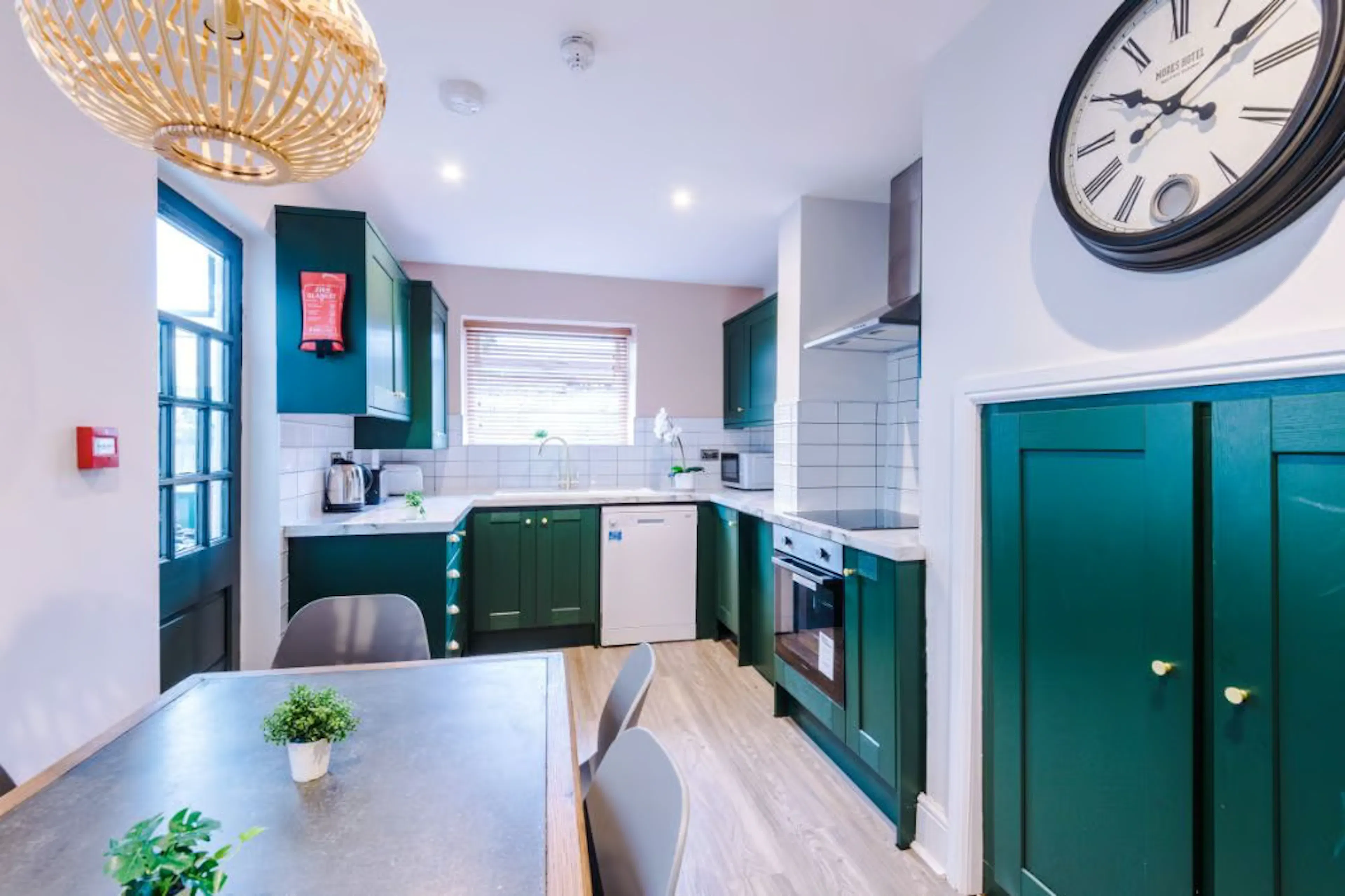 6 Bedroom Apartment KITCHEN 3
