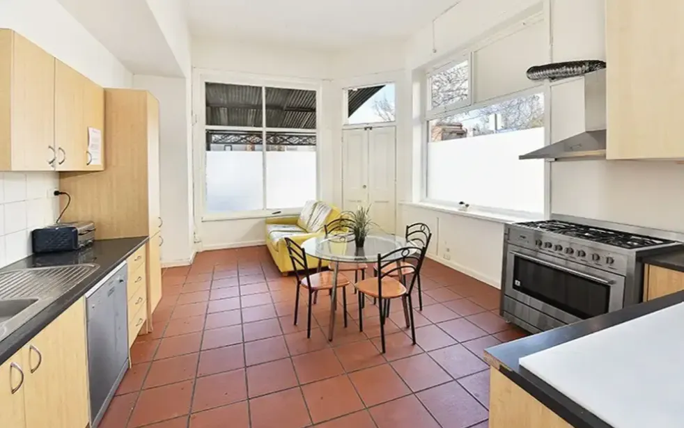 Room 6 KITCHEN 4