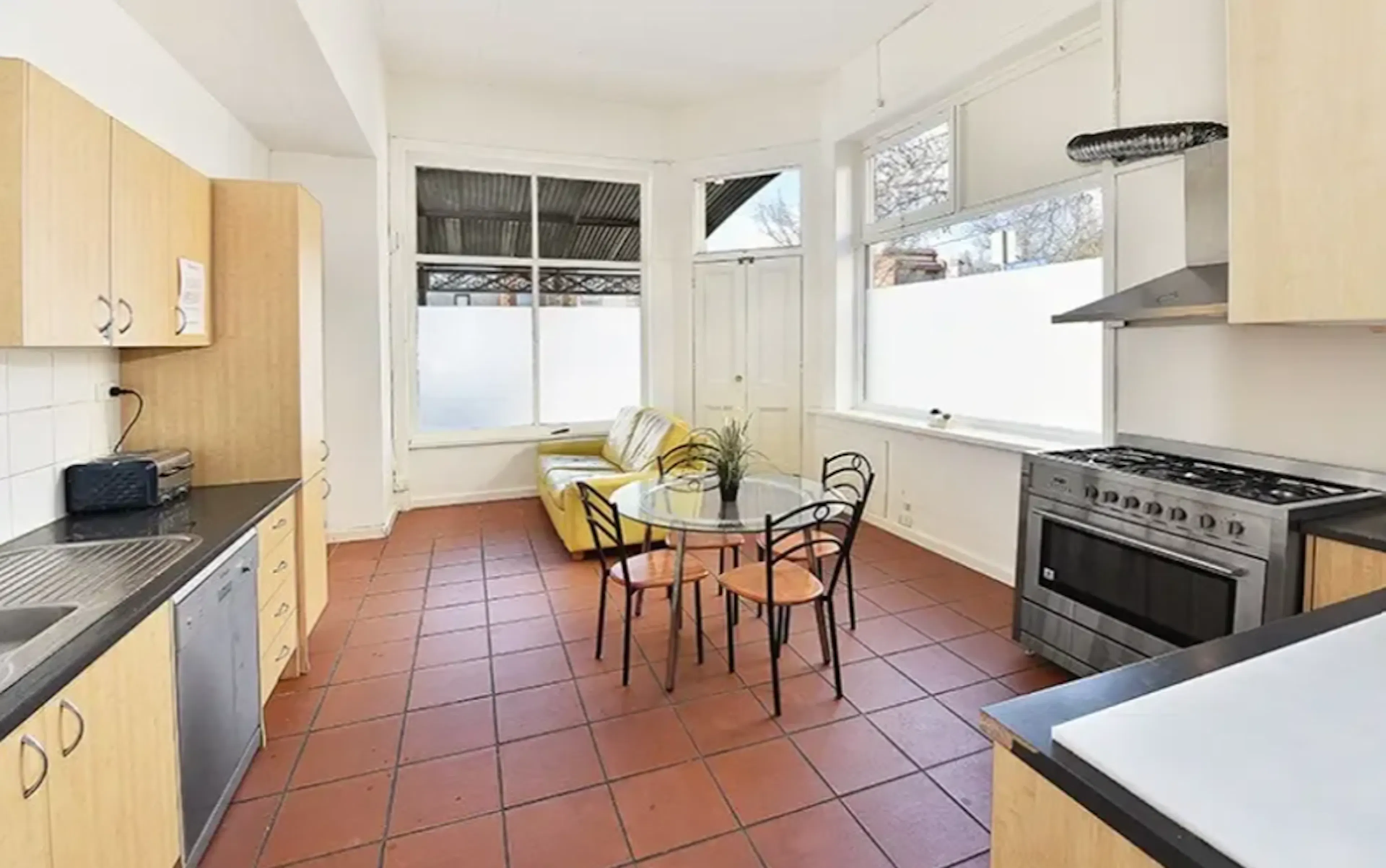 Room 6 KITCHEN 4