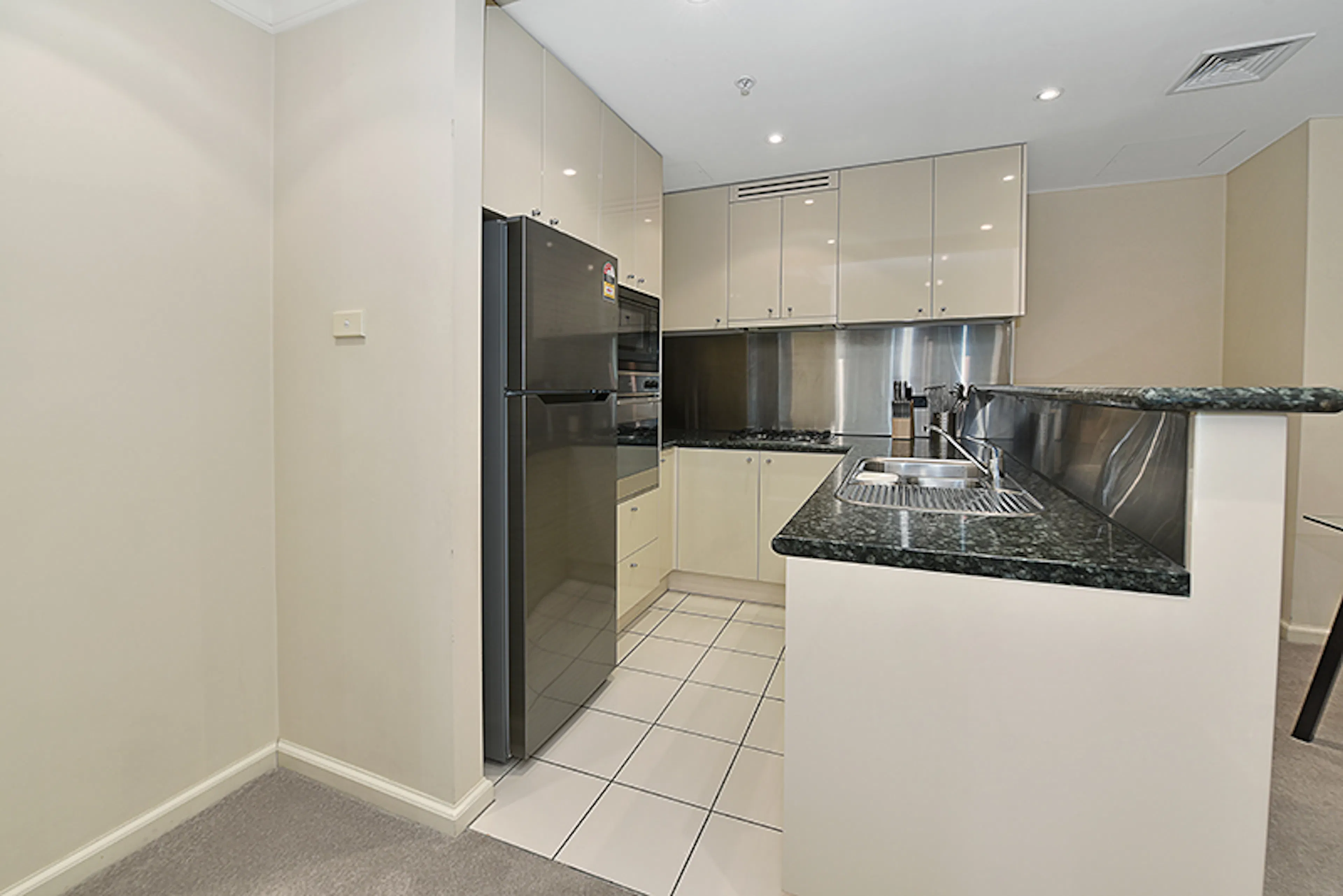 𝟐 𝐁𝐞𝐝𝐫𝐨𝐨𝐦 Apartment (3008) KITCHEN 4
