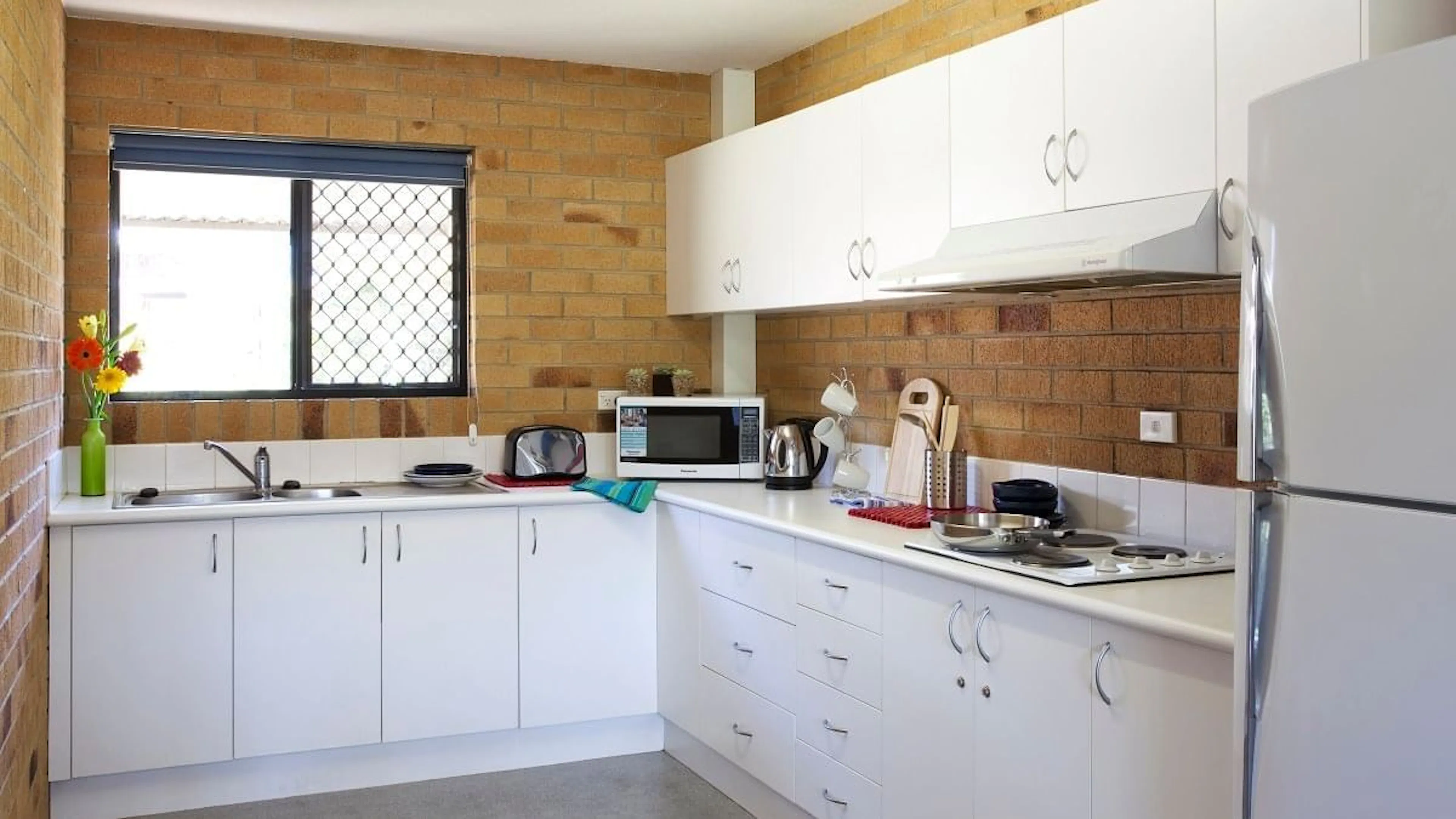 4 Bed Apartment KITCHEN 2