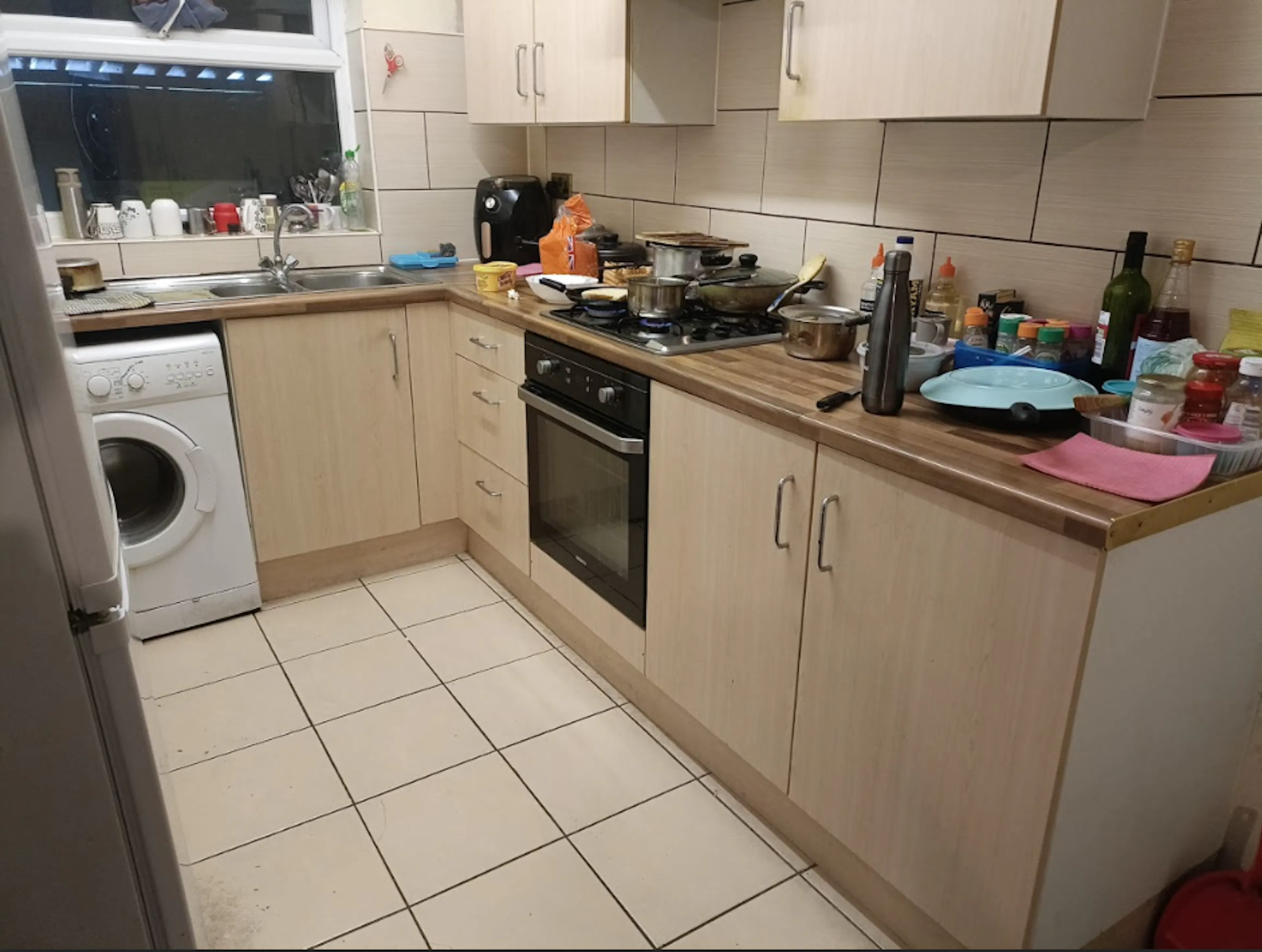 4 Bed Apartment KITCHEN 3