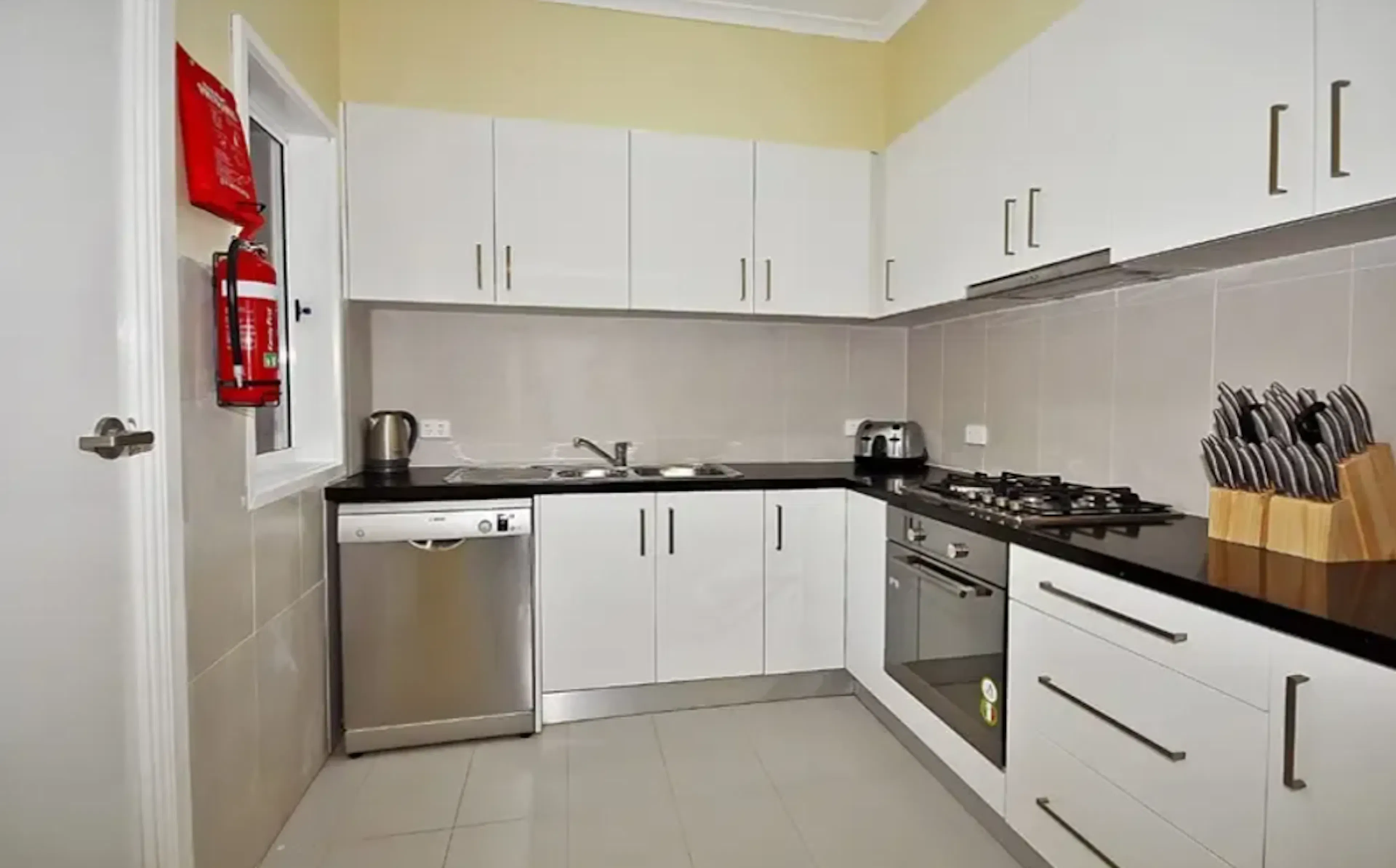 Room 6 KITCHEN 4