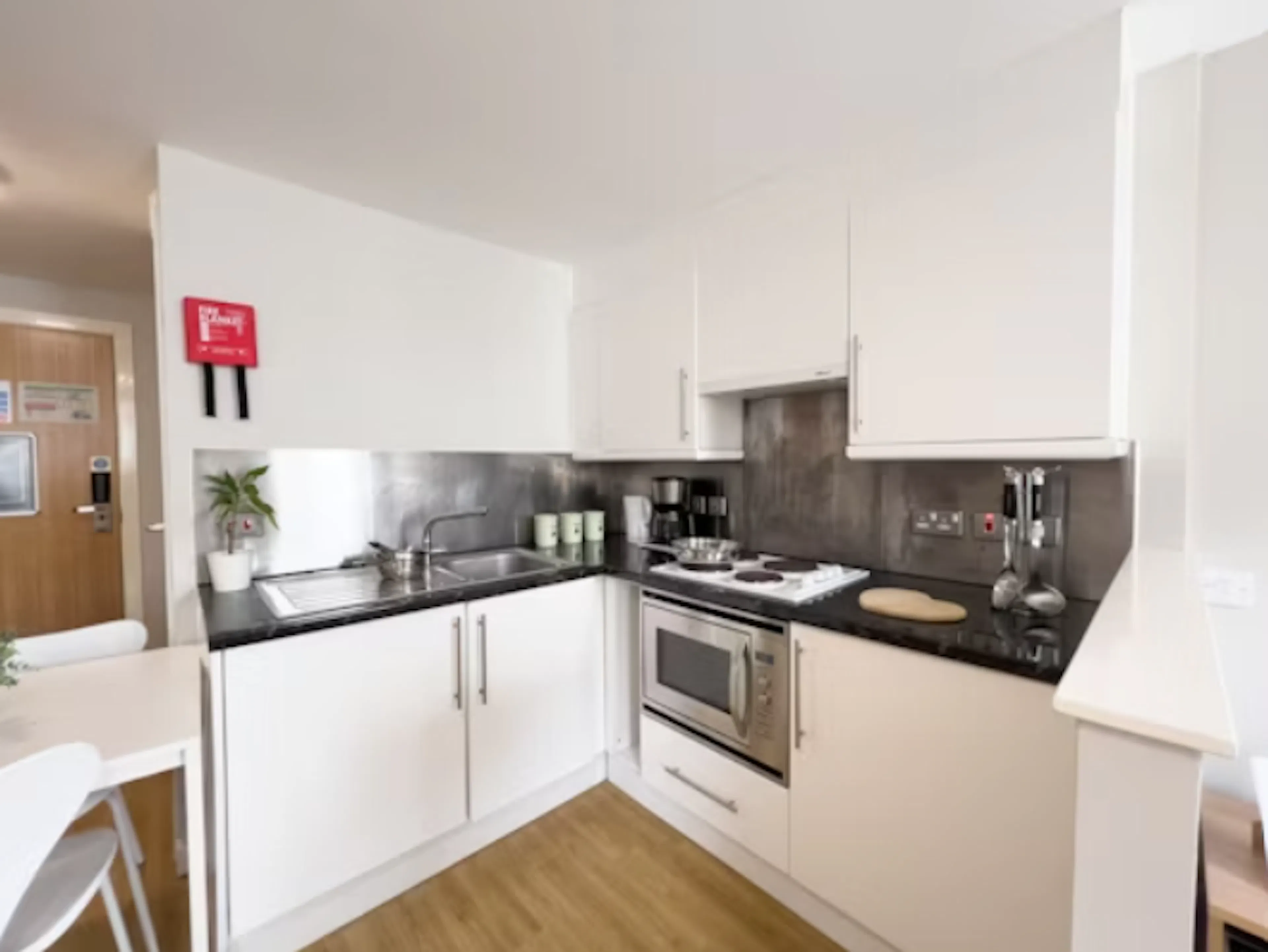 Bronze Studio KITCHEN 1