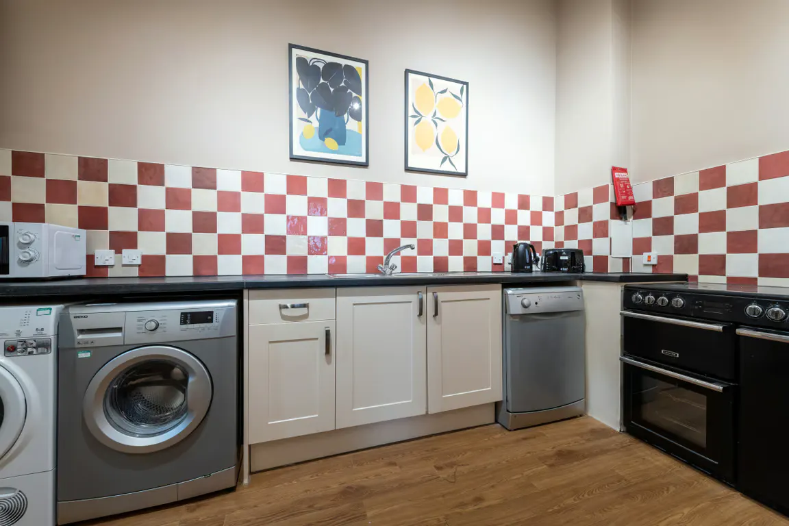 8 bedroom apartment KITCHEN 1