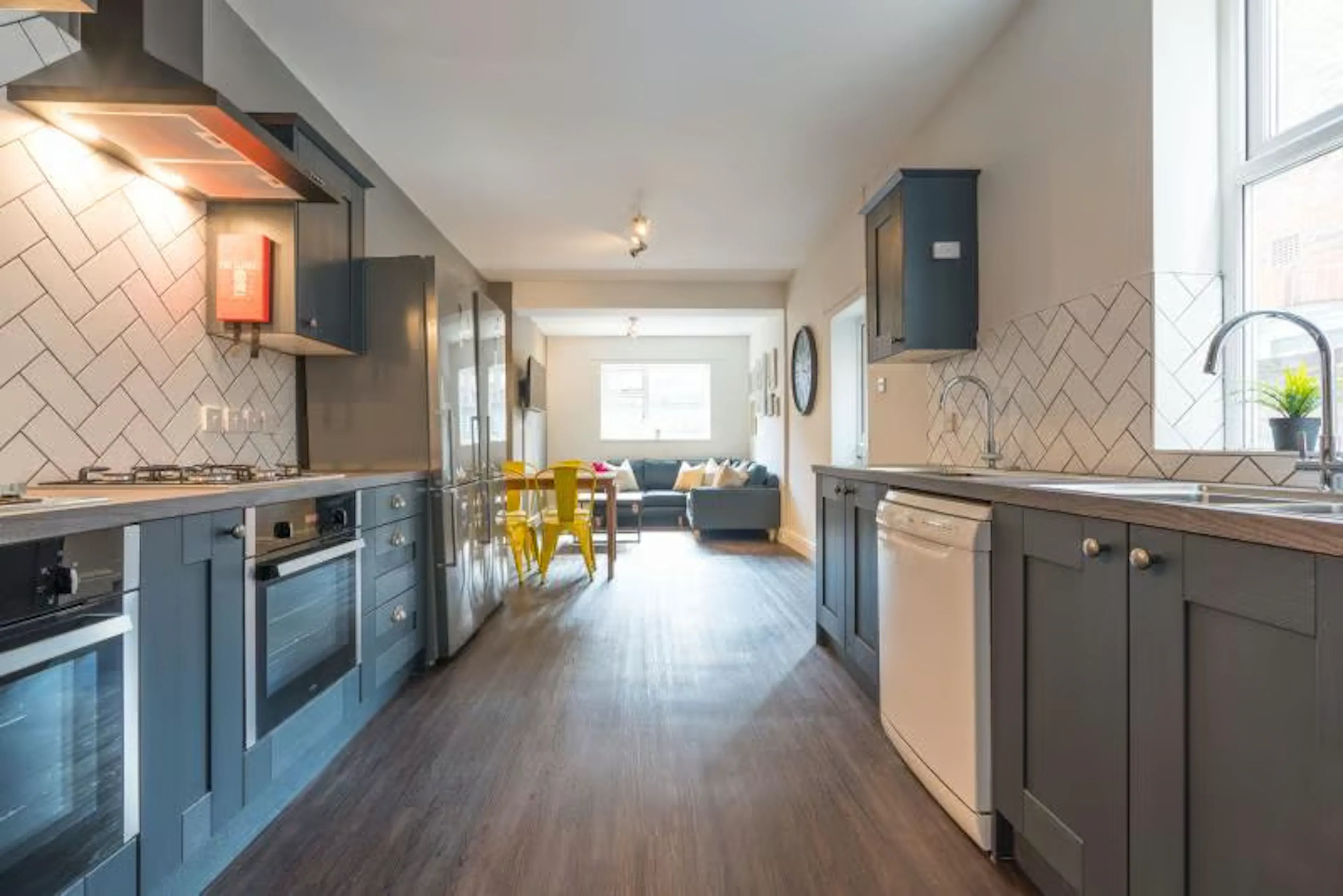 8 bedroom apartment KITCHEN 3