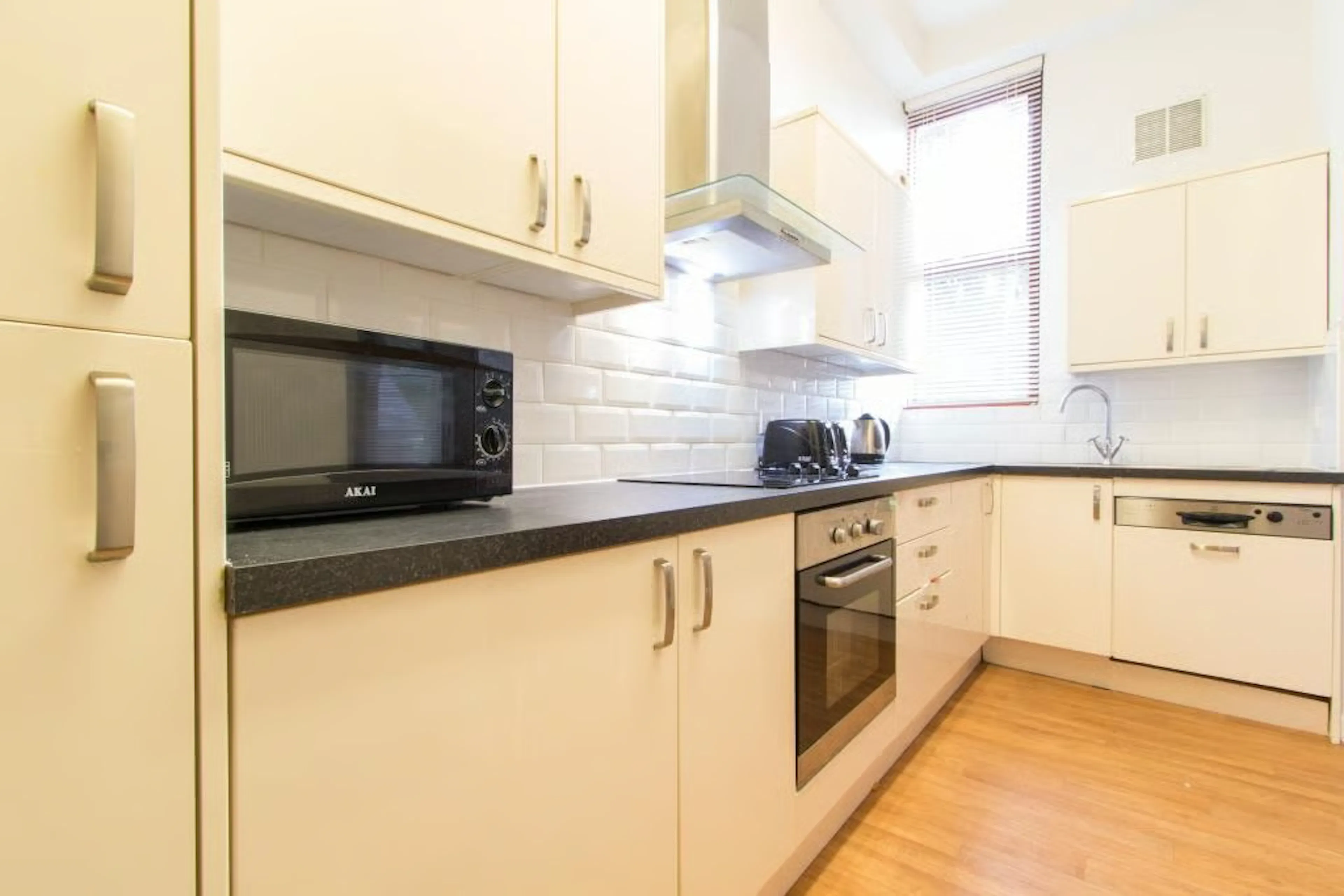 Flat 2, 6 Bedroom Apartment KITCHEN 2