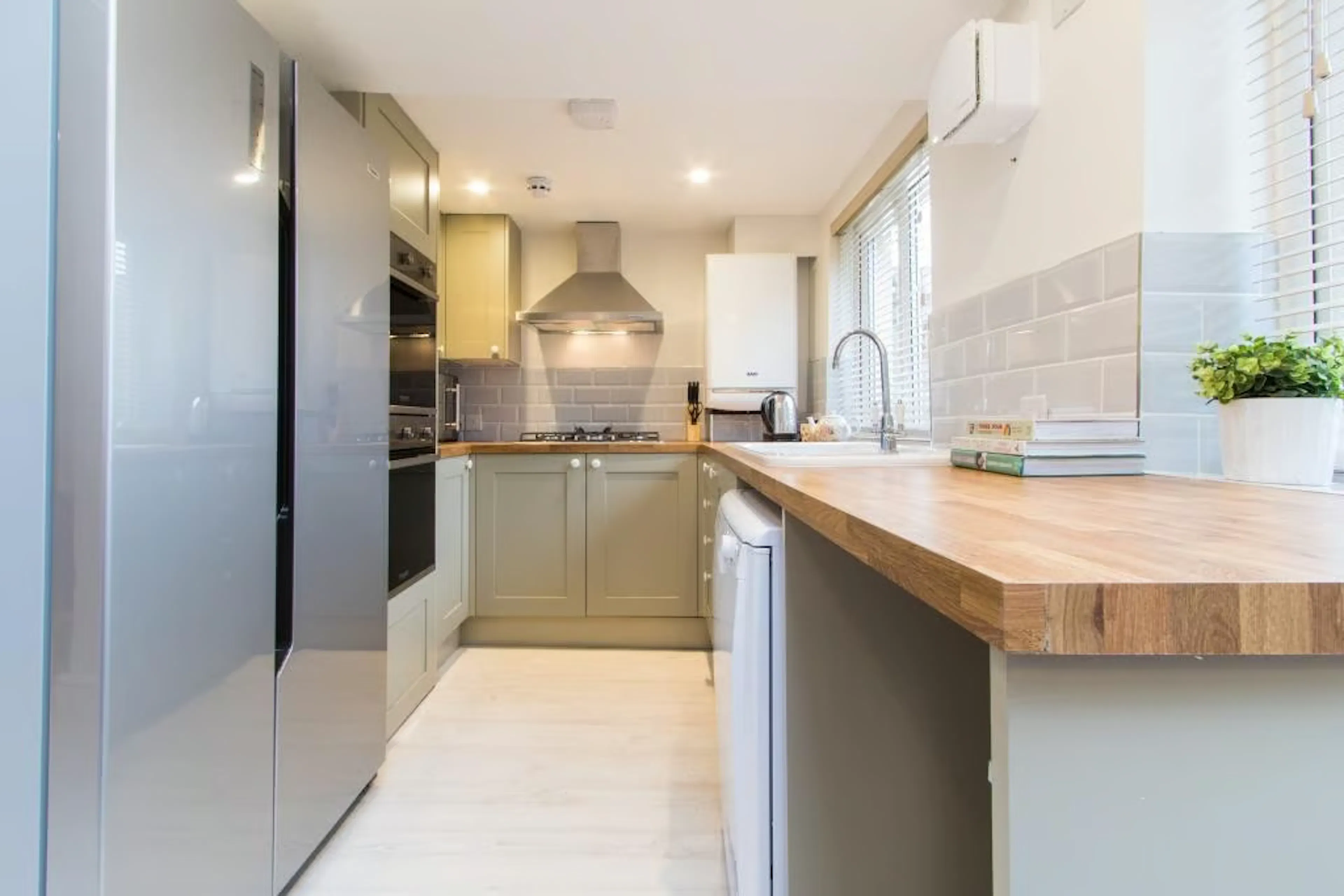 6 Bedroom Apartment KITCHEN 3