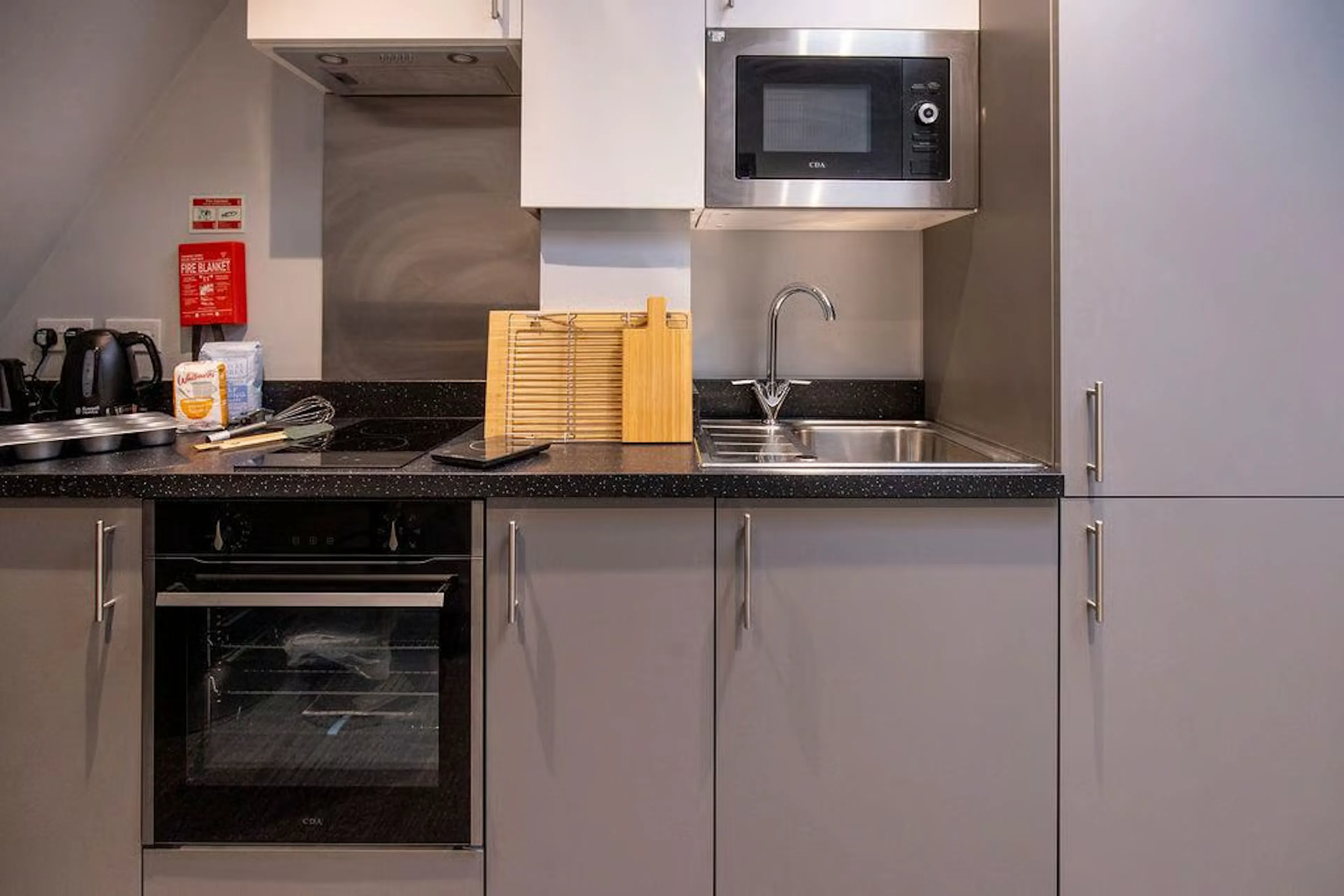 Classic 2 Bed Apartment KITCHEN 3