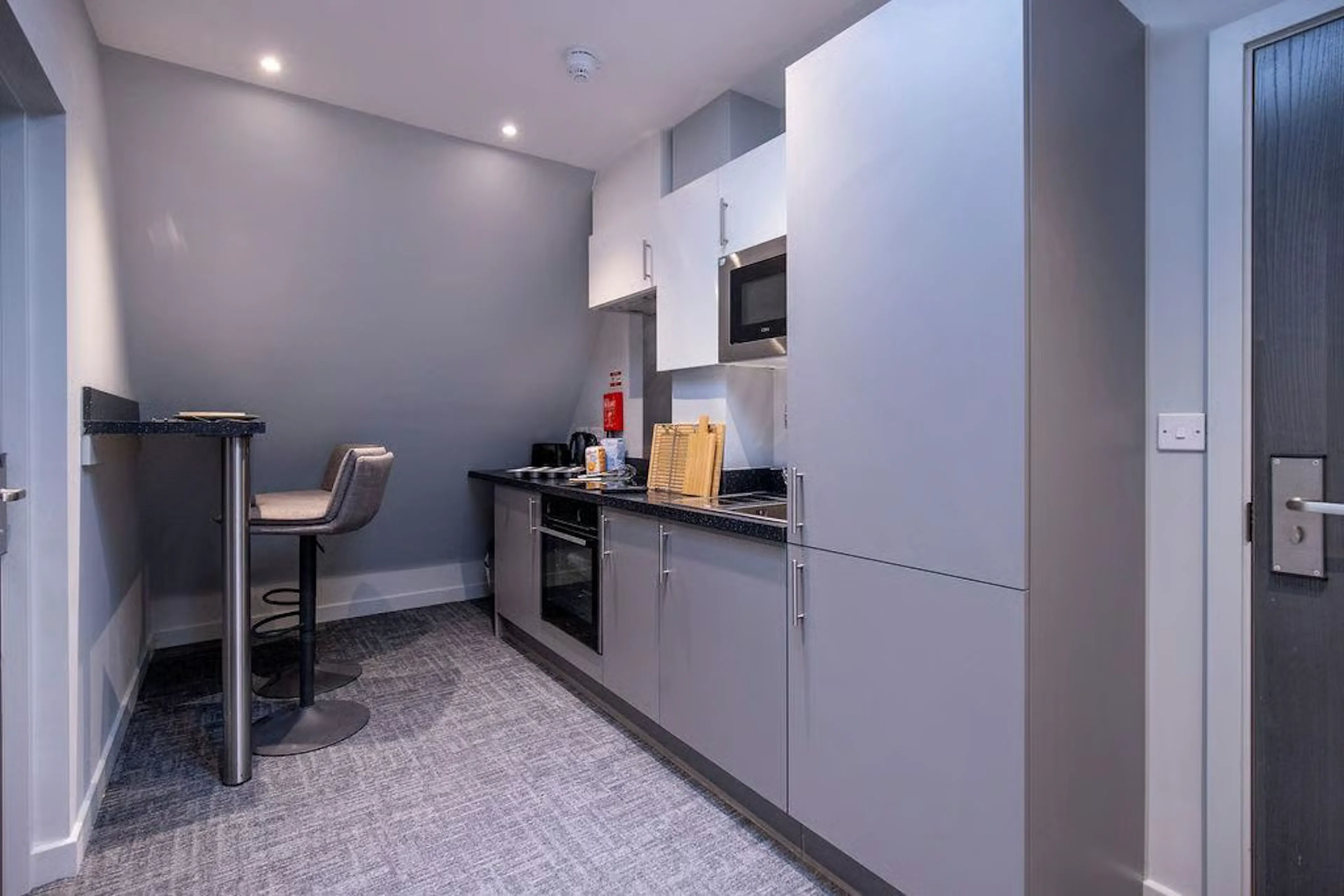 Classic 2 Bed Apartment KITCHEN 4