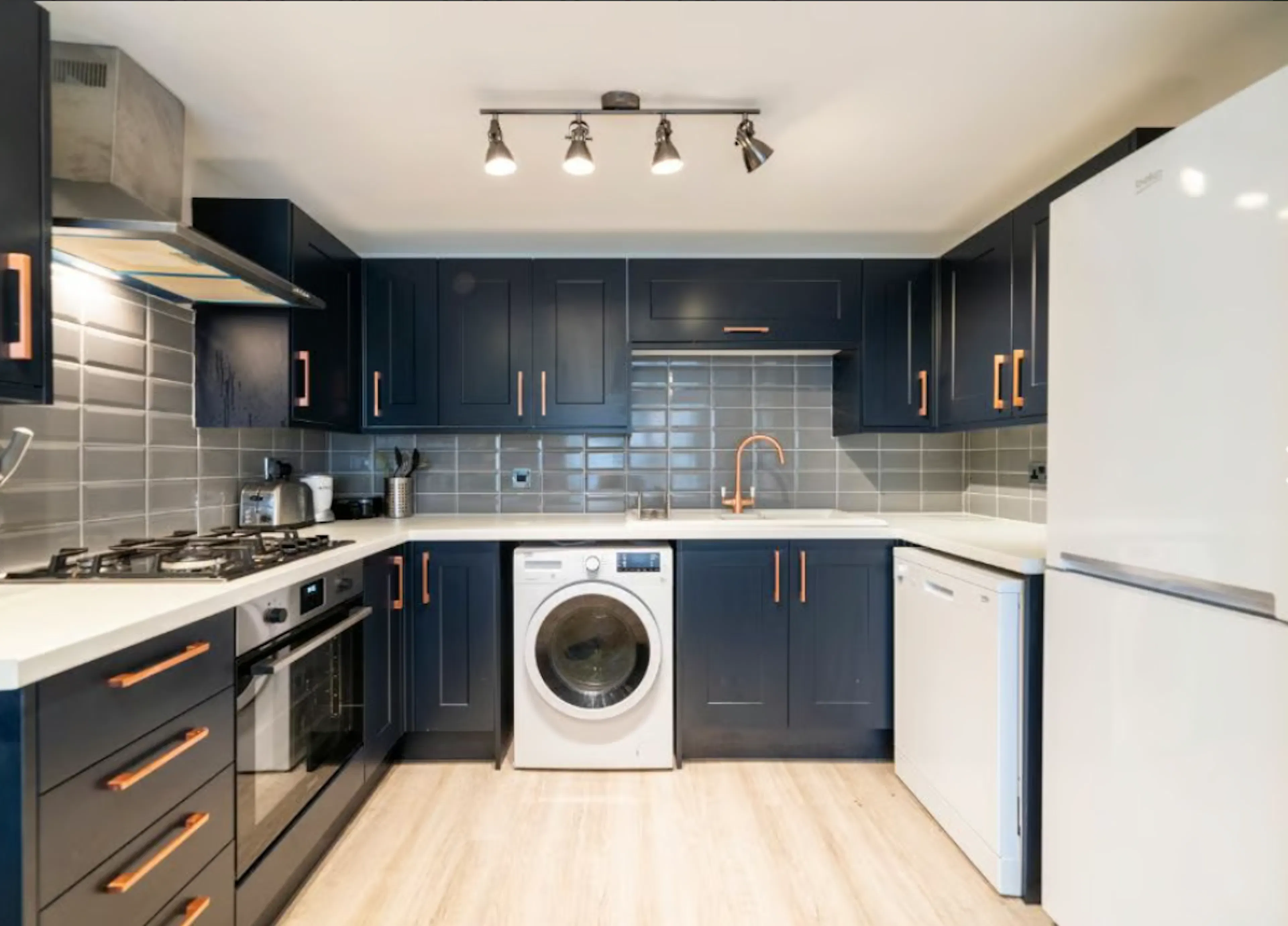 4 Bed Apartment KITCHEN 2