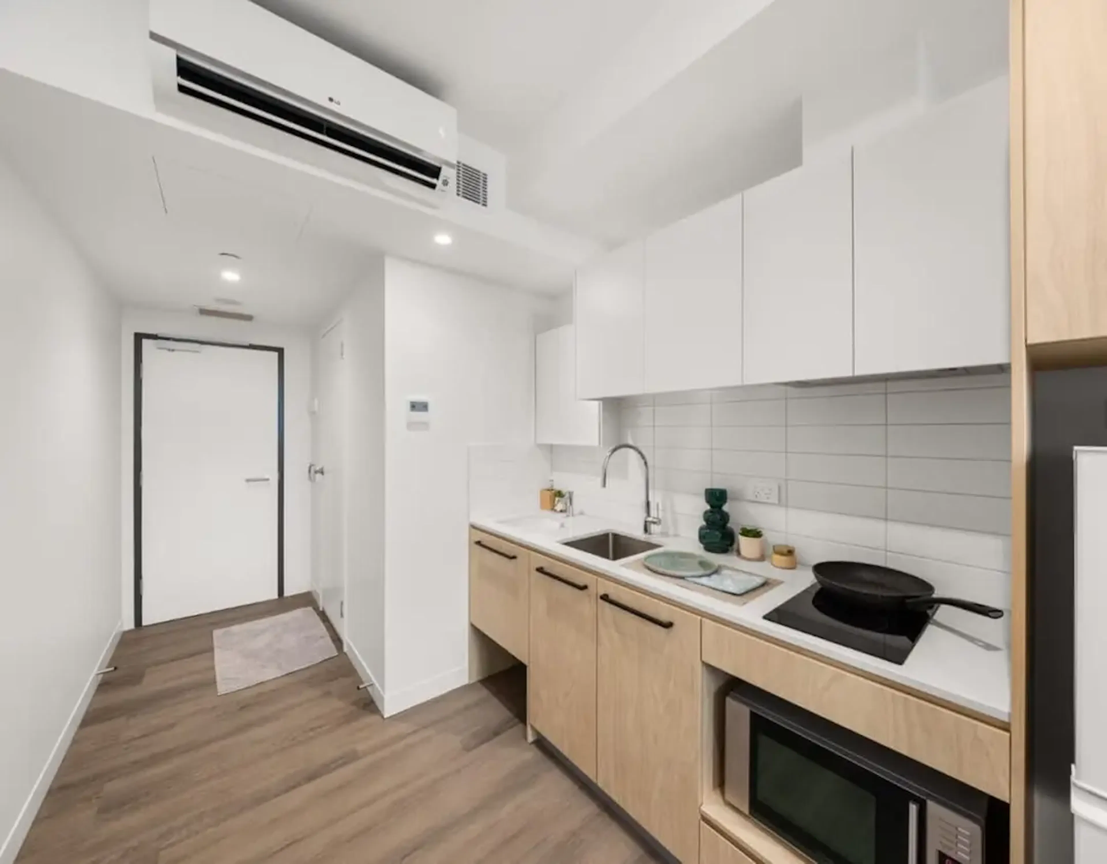 Private Studio Silver KITCHEN 3