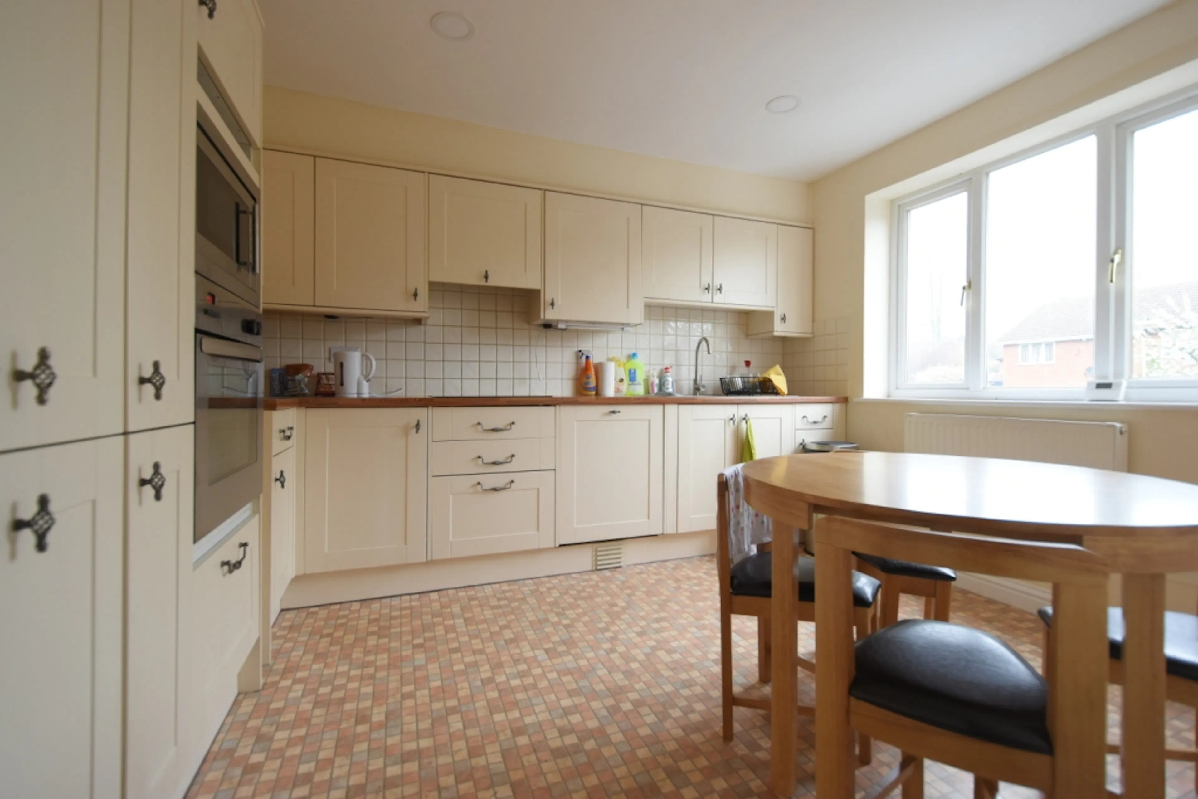 4 Bed Apartment KITCHEN 4