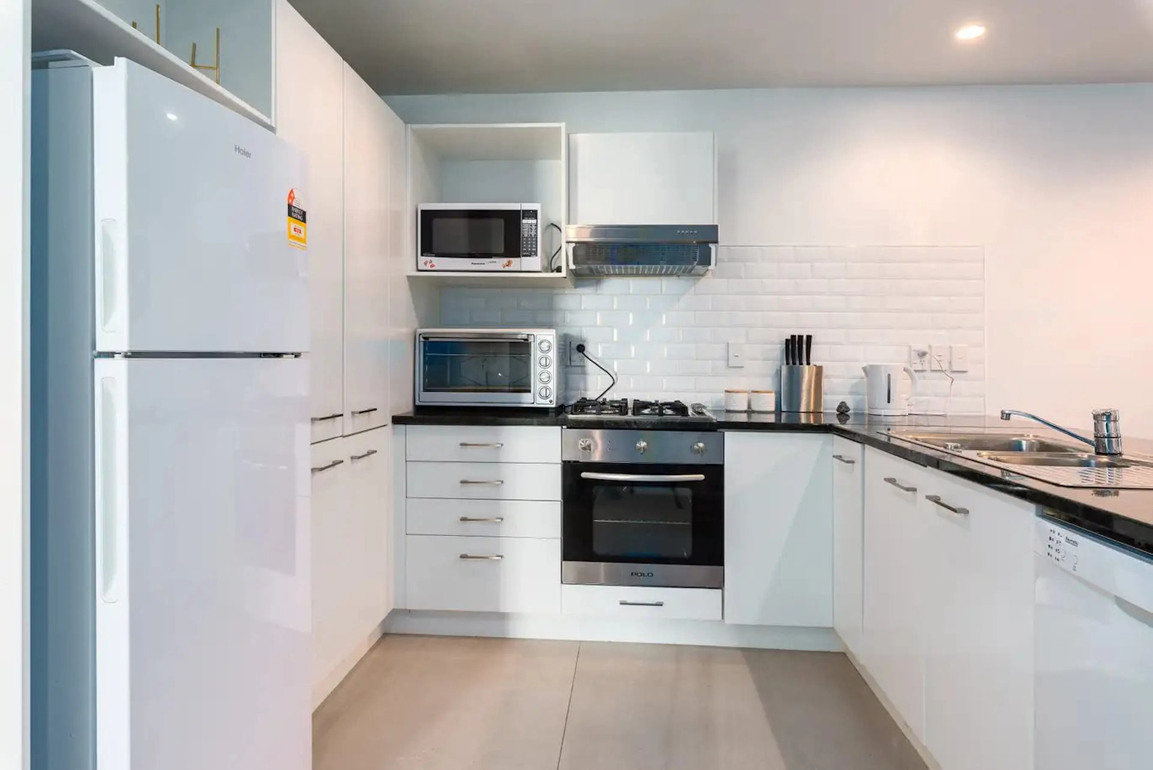 3 bedrooms & 2 bathrooms KITCHEN 2