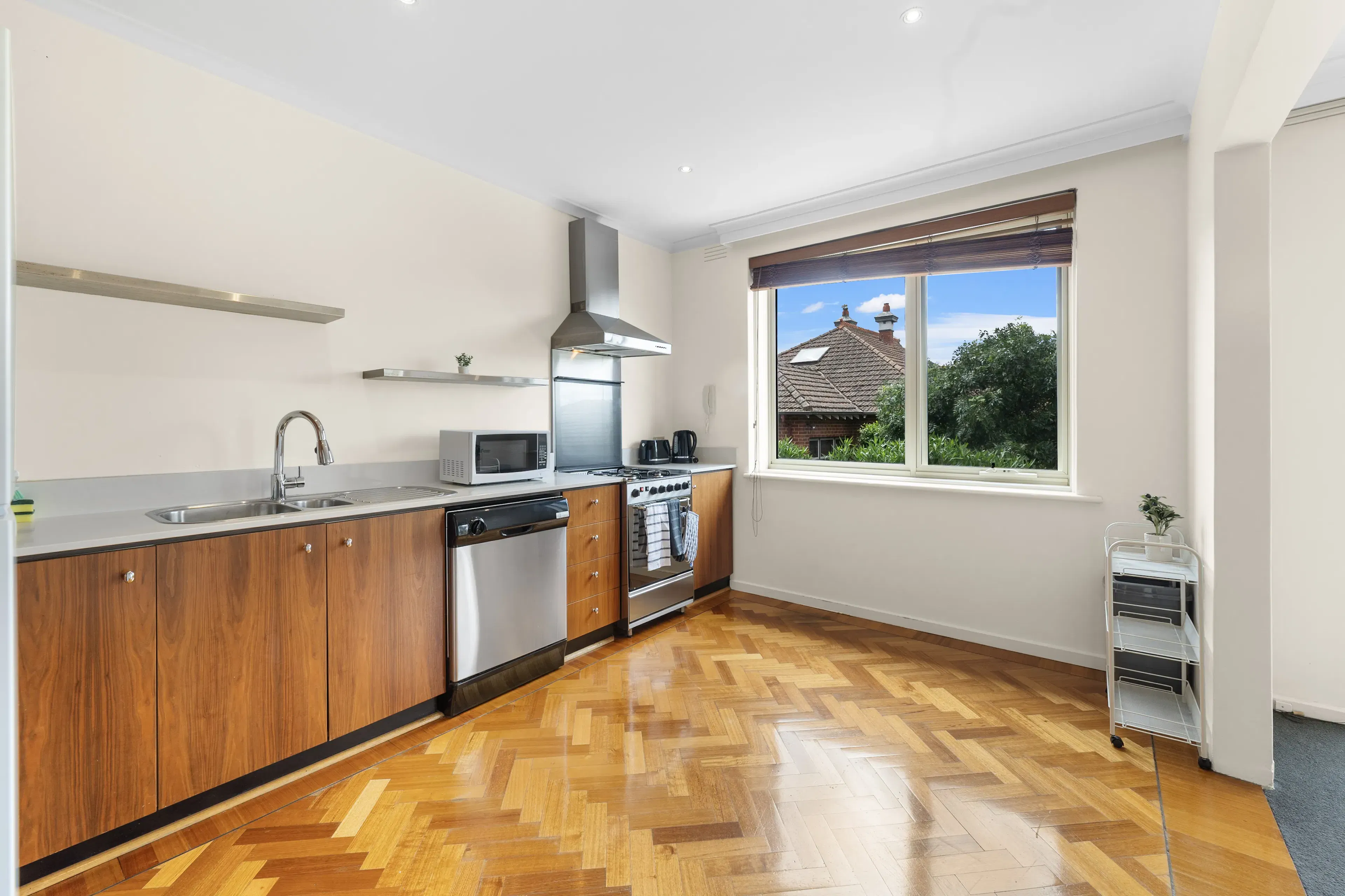 Room 1 (Non - Ensuite) KITCHEN 3