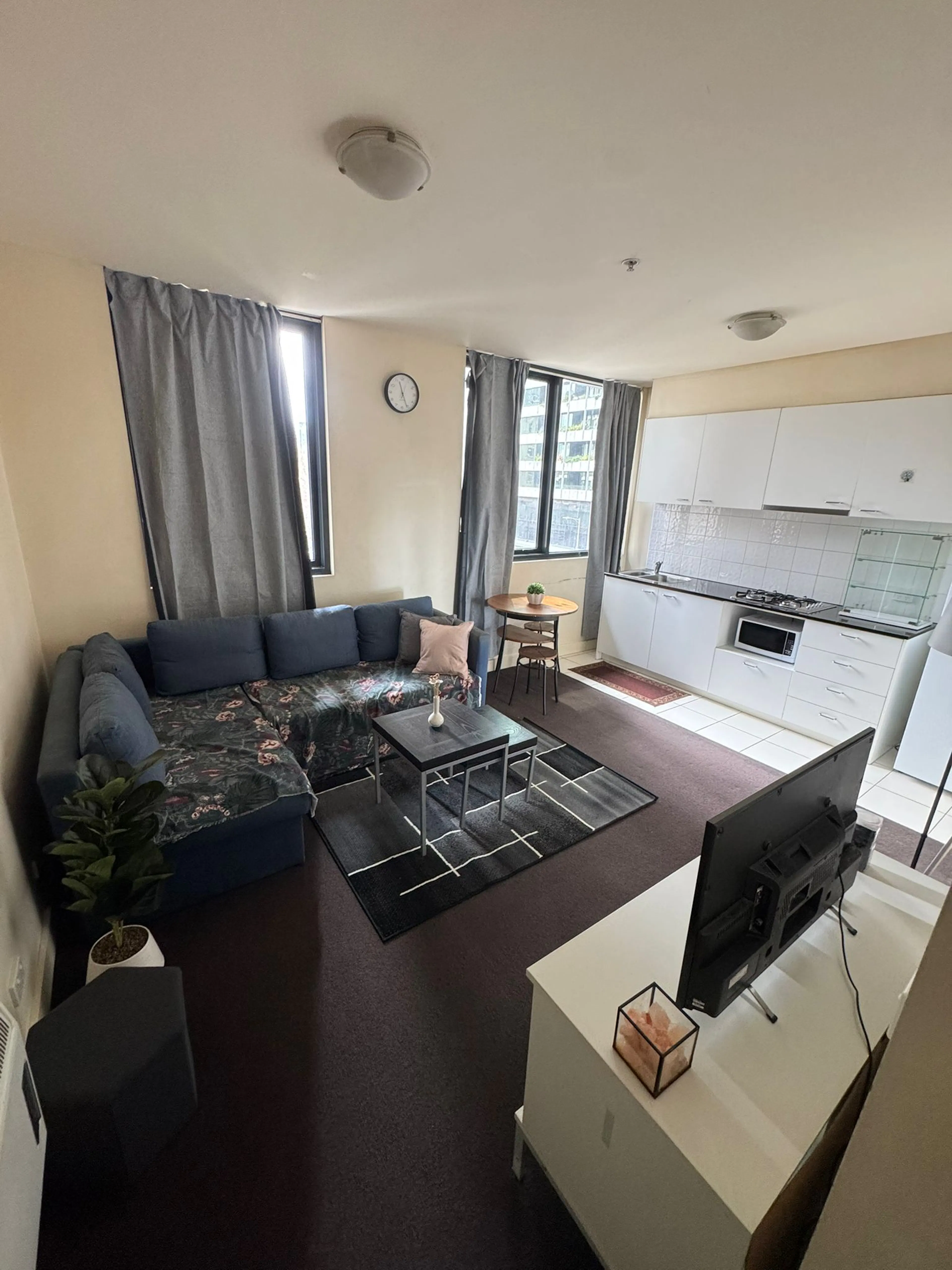 1 Bedroom + Study Room KITCHEN 4