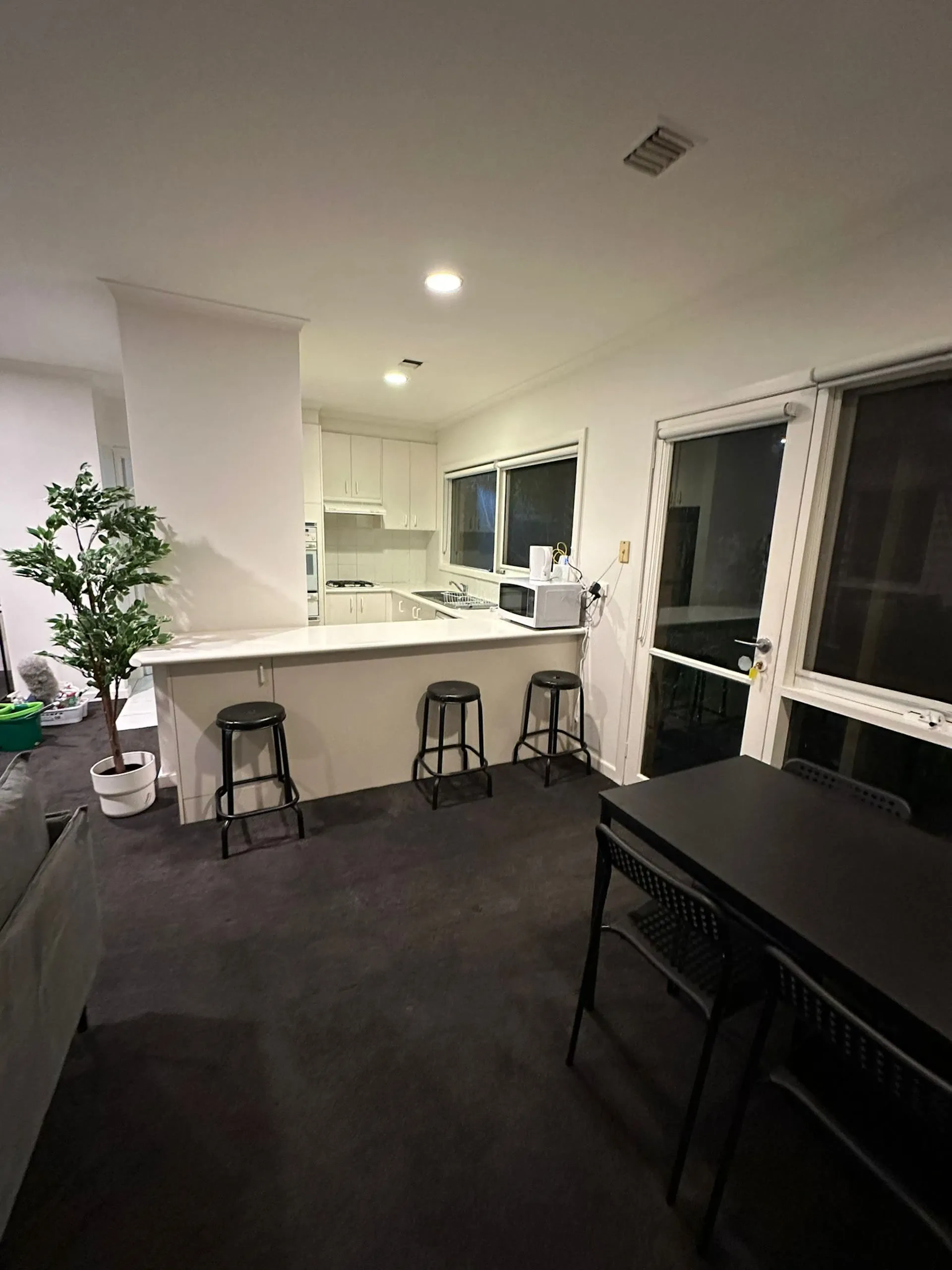Room 3 (Non-Ensuite) KITCHEN 3