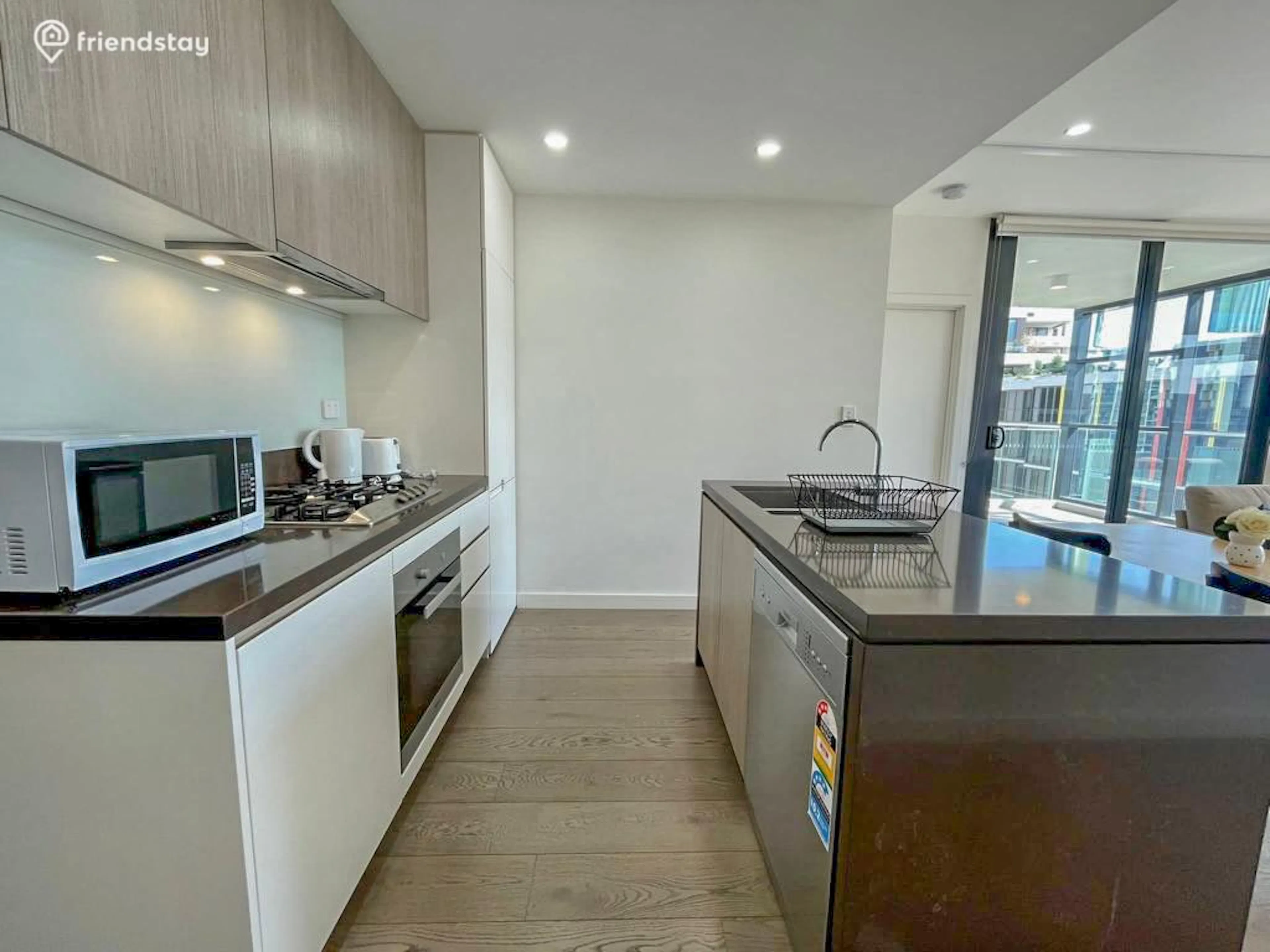 Master Ensuite KITCHEN 2