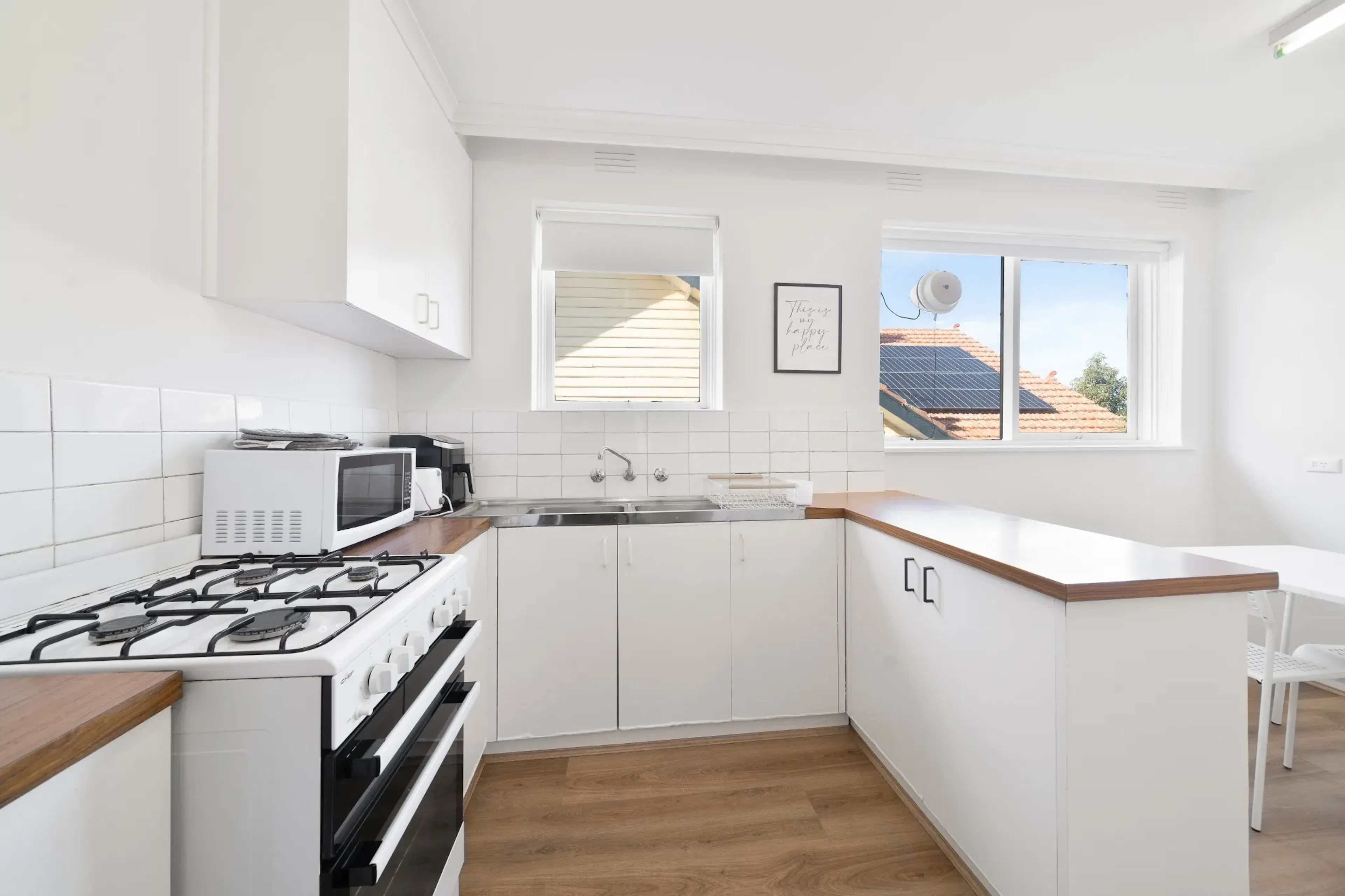 Room 1 (Ensuite) KITCHEN 3