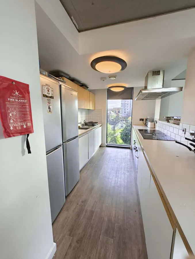 Silver Ensuite KITCHEN 3