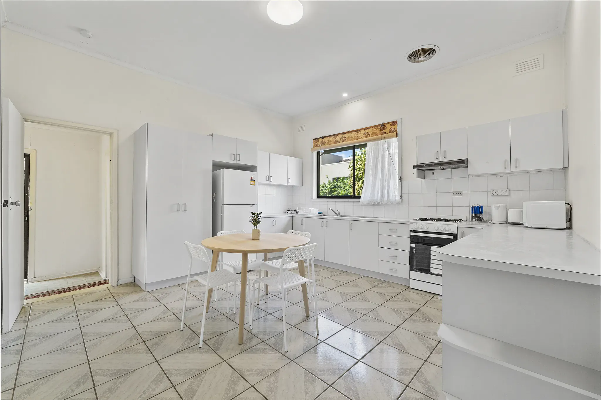 Room 2 (Non - Ensuite) KITCHEN 2