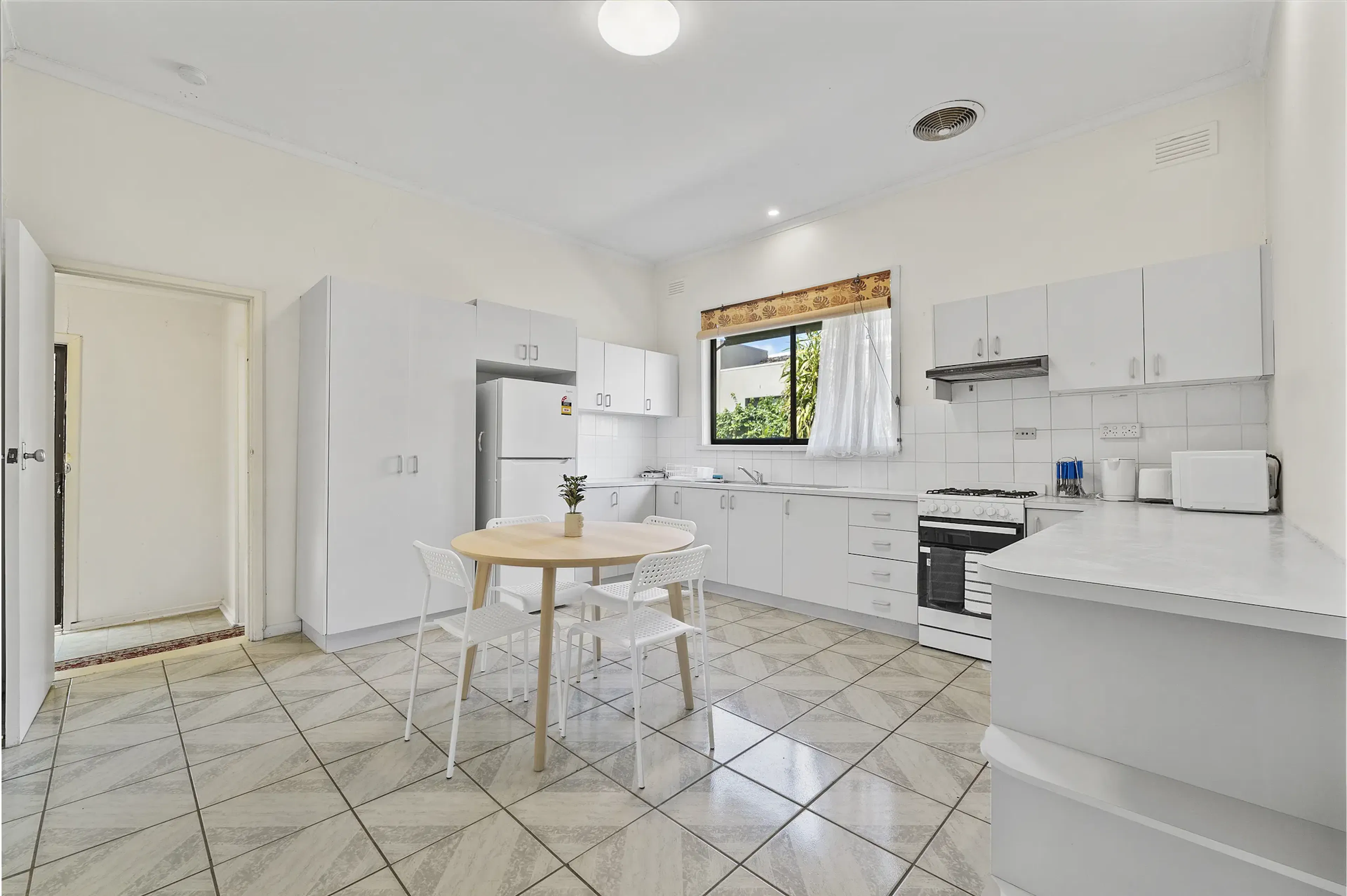Room 2 (Non - Ensuite) KITCHEN 2