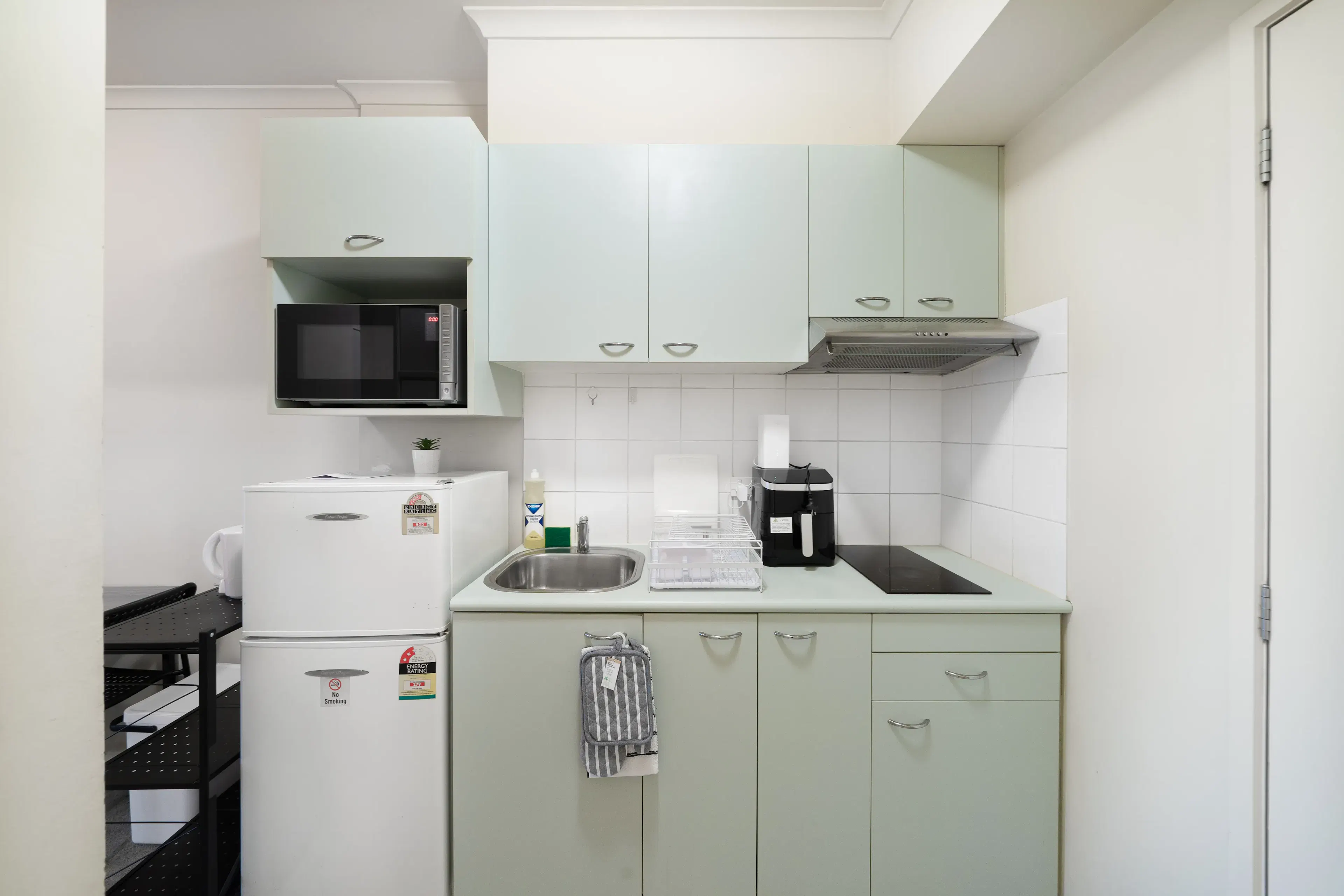Room 2 (Non-ensuite) KITCHEN 2