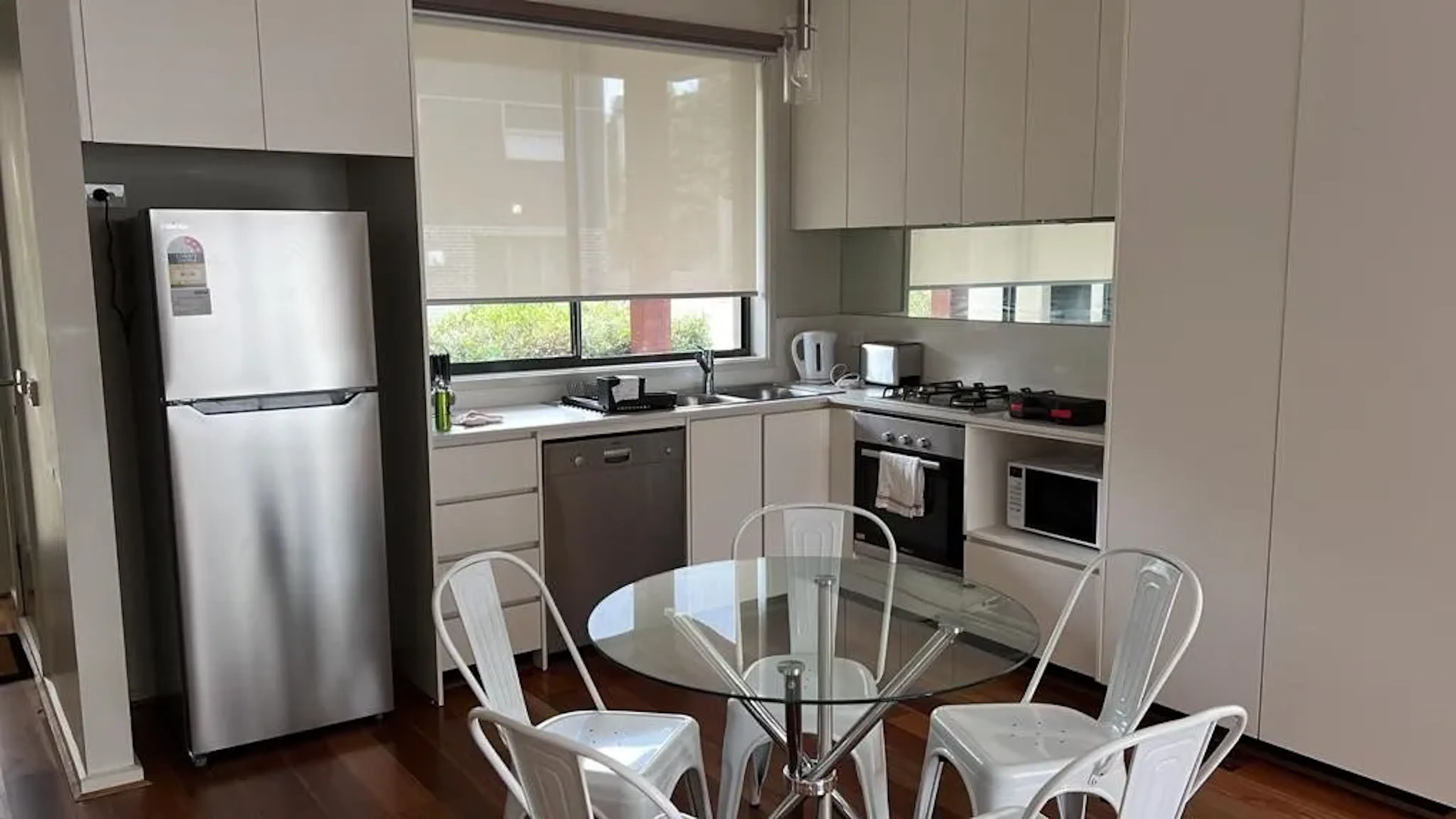 Room 2 (Non-ensuite) KITCHEN 2