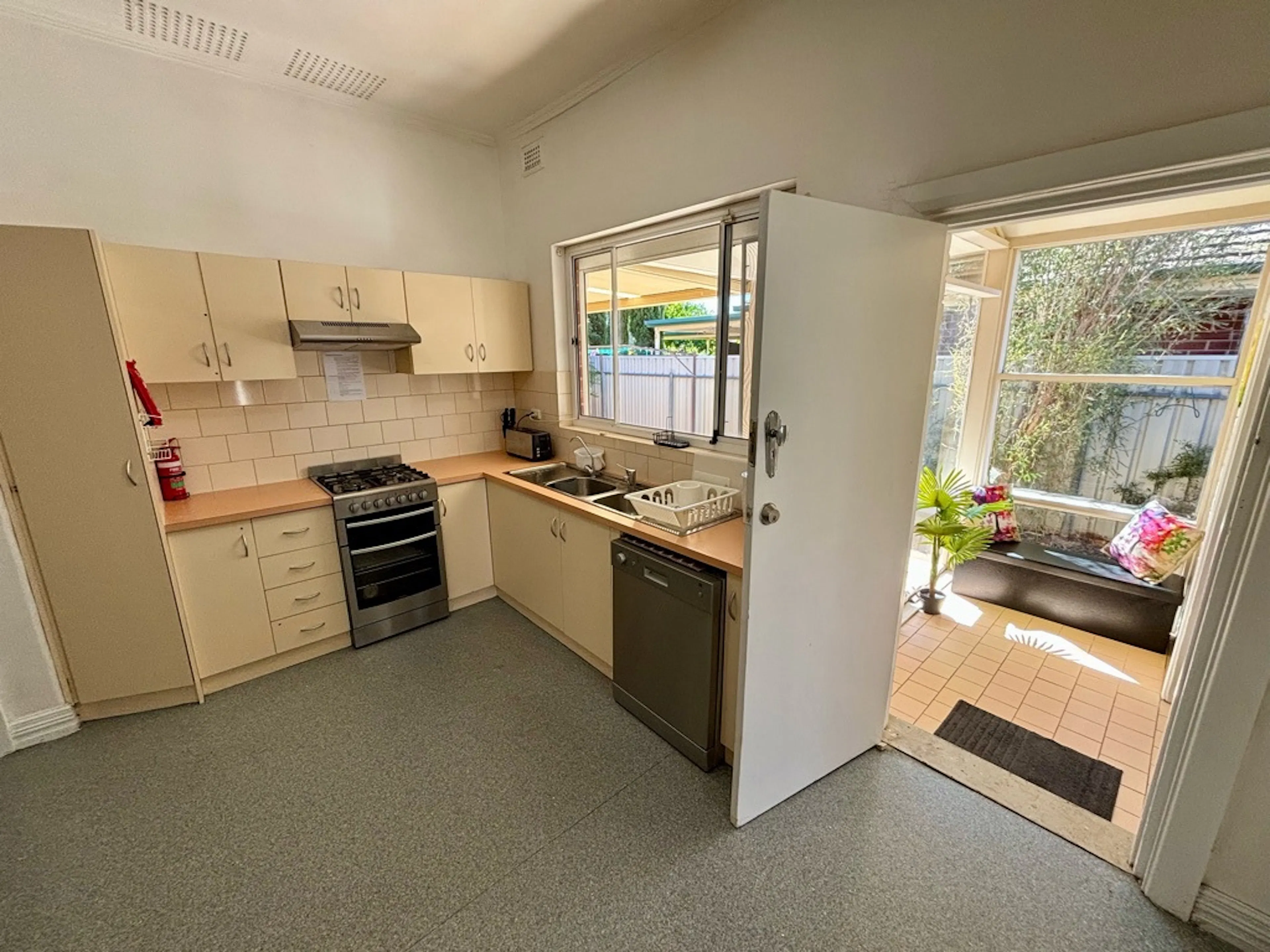 Room 4 KITCHEN 1